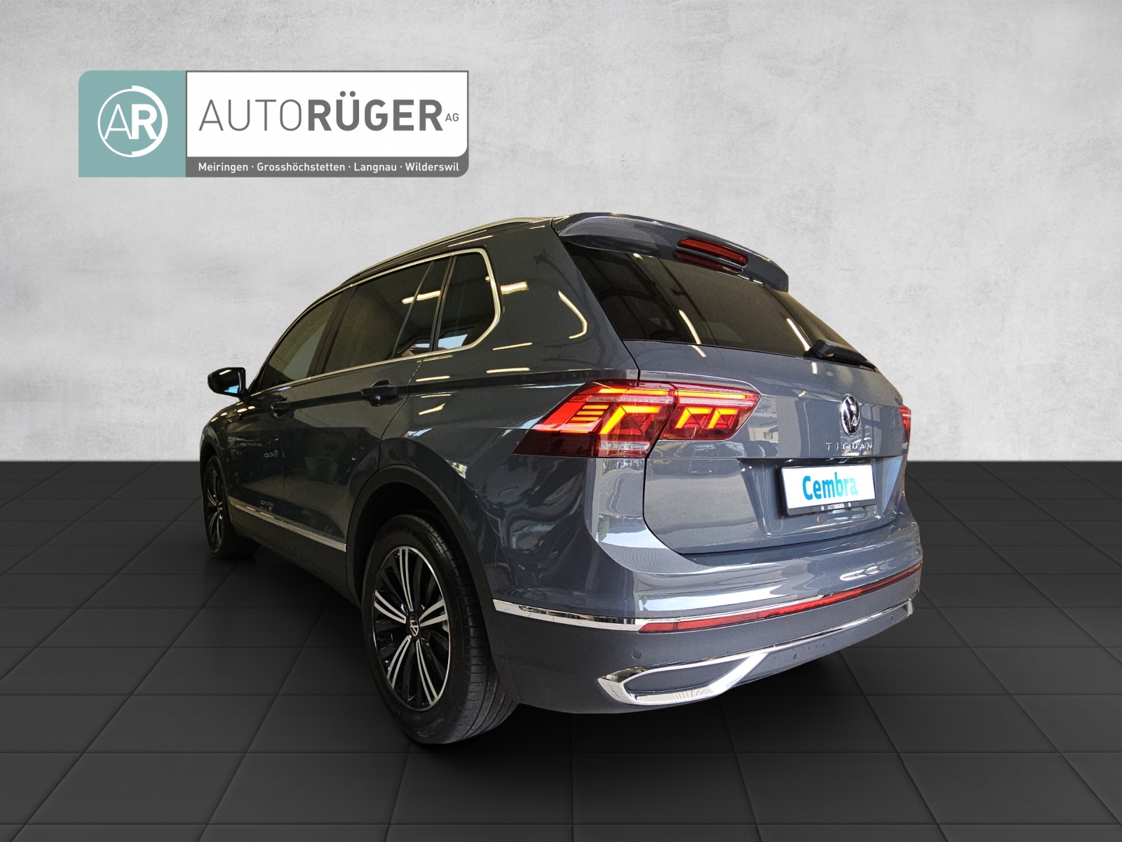 VW Tiguan 2.0TSI Elegance 4Motion DSG-image-3