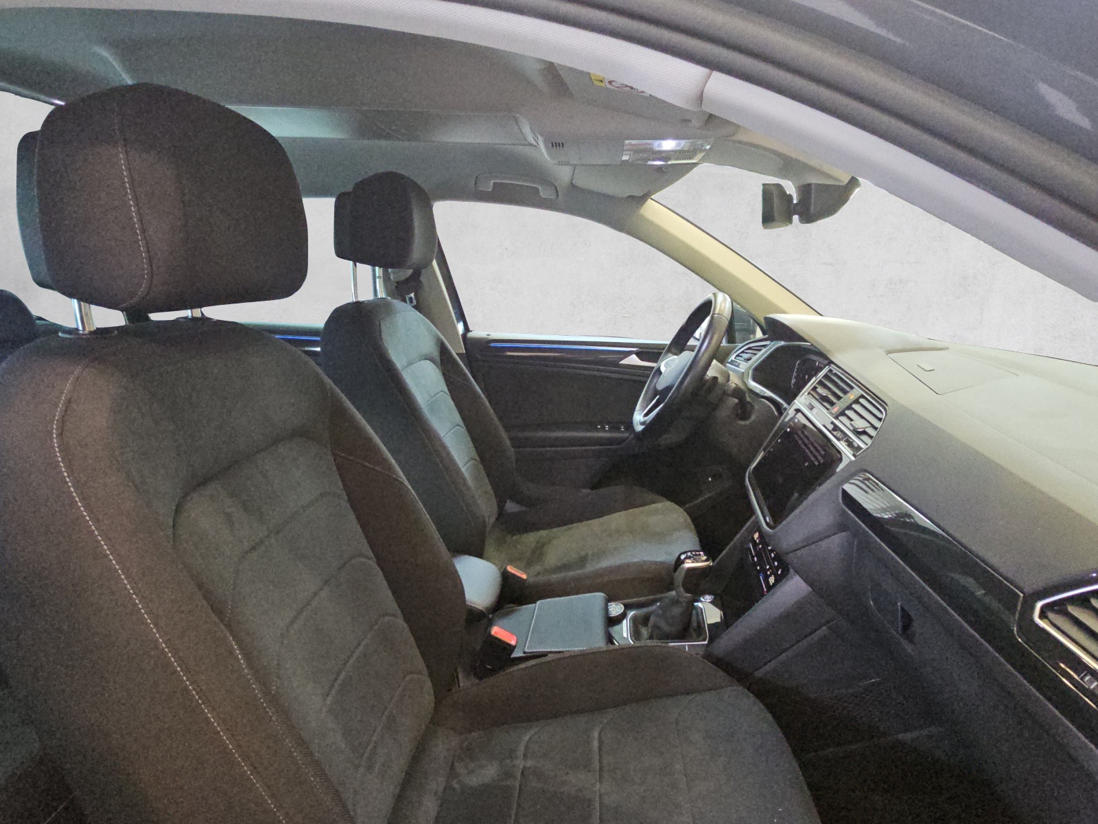 VW Tiguan 2.0TSI Elegance 4Motion DSG-image-12