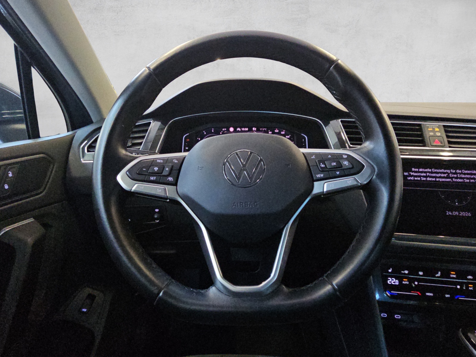 VW Tiguan 2.0TSI Elegance 4Motion DSG-image-10