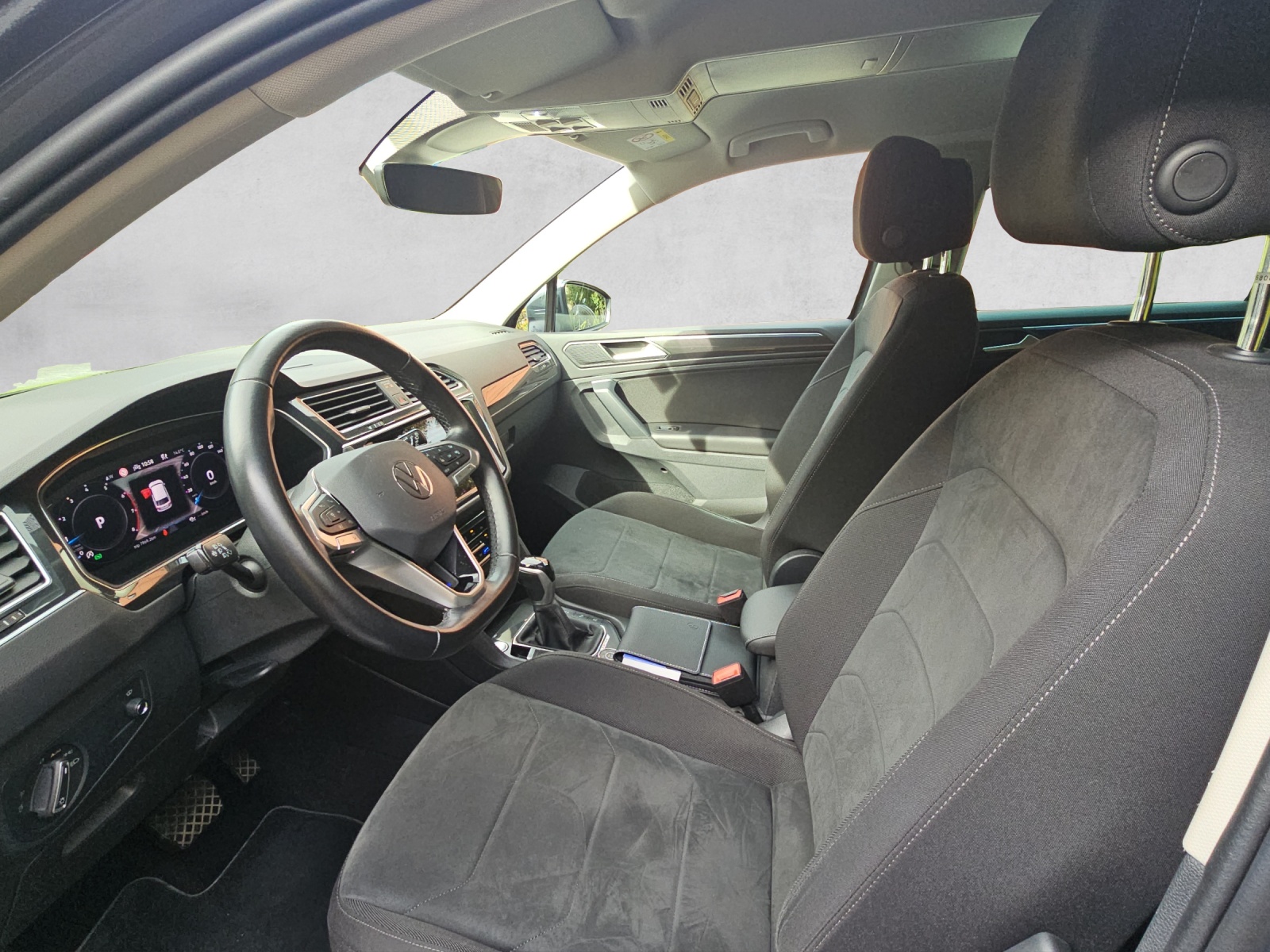 VW Tiguan 2.0TSI Elegance 4Motion DSG-image-8