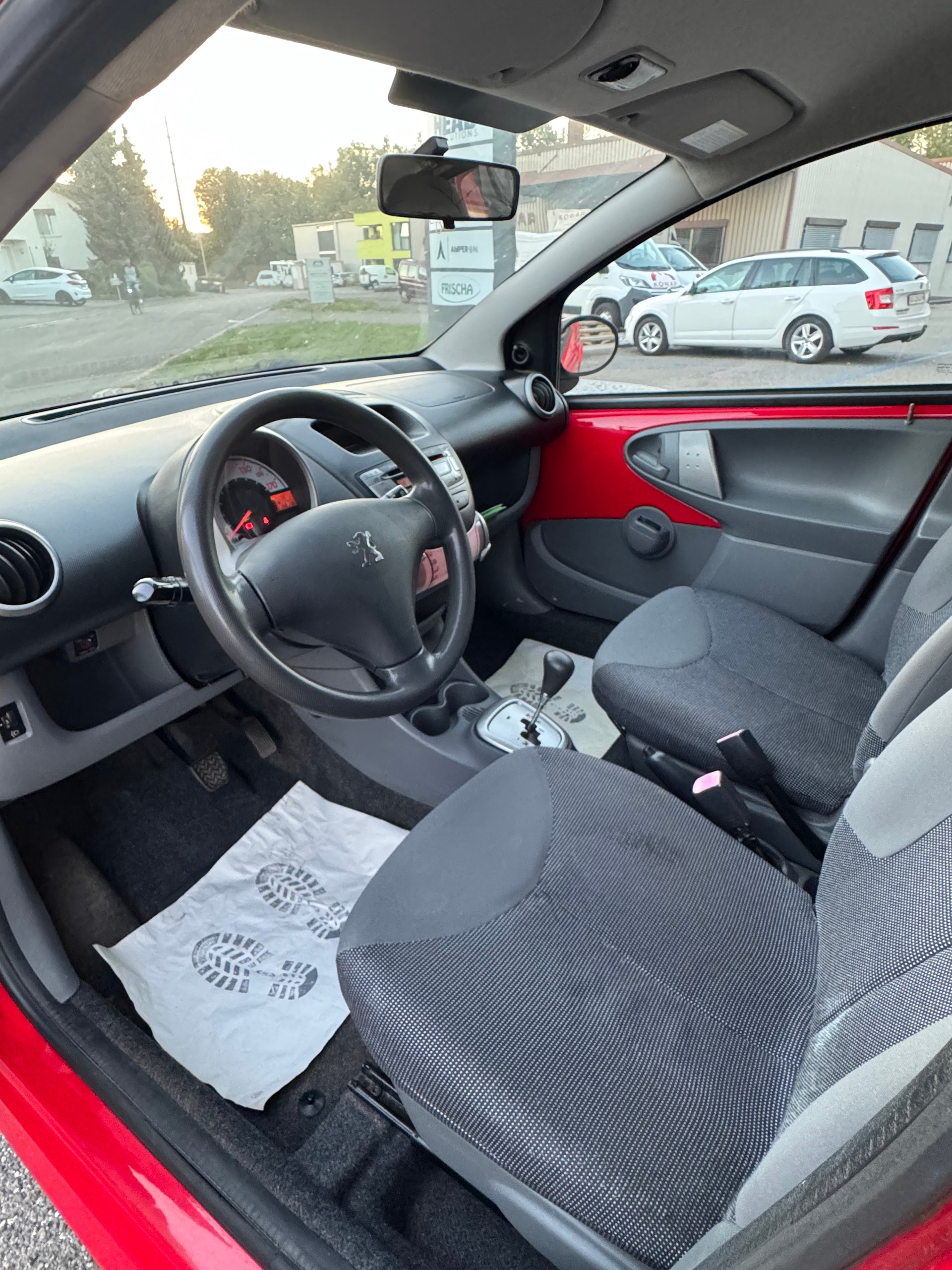 PEUGEOT 107 1.0 City Move 2-Tronic-image-5