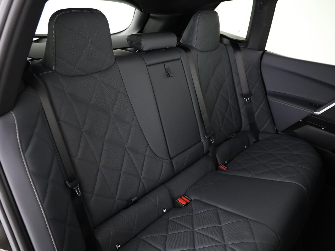 BMW iX xDrive60-image-24