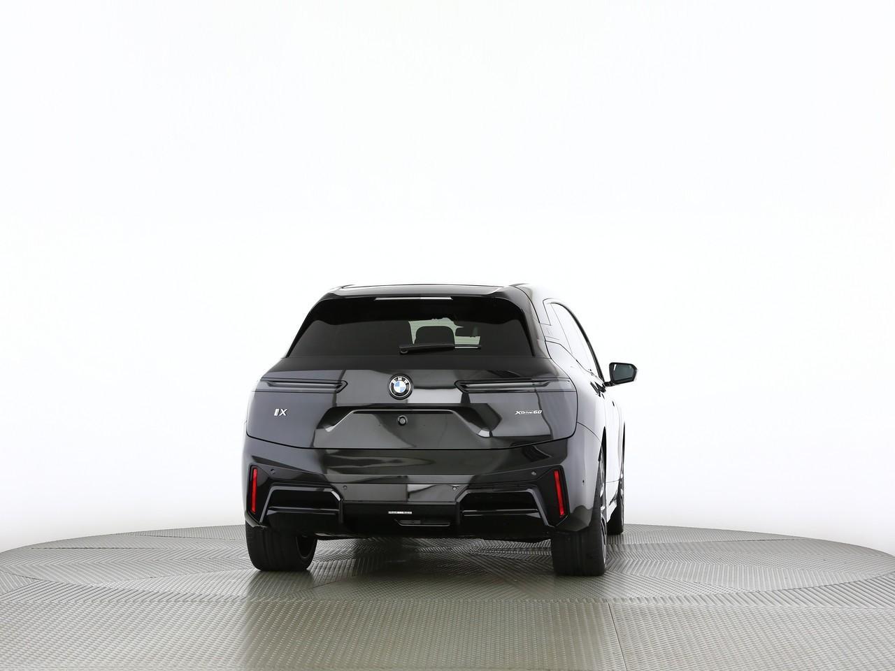 BMW iX xDrive60-image-10