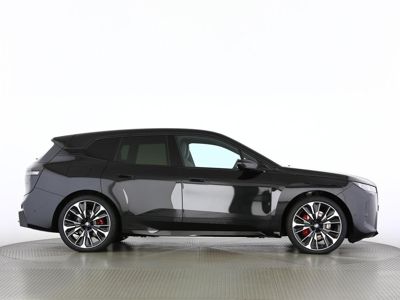 BMW iX xDrive60-image-15