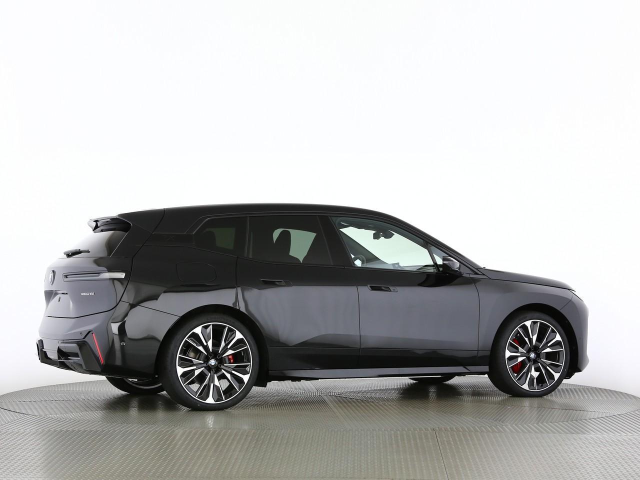 BMW iX xDrive60-image-14
