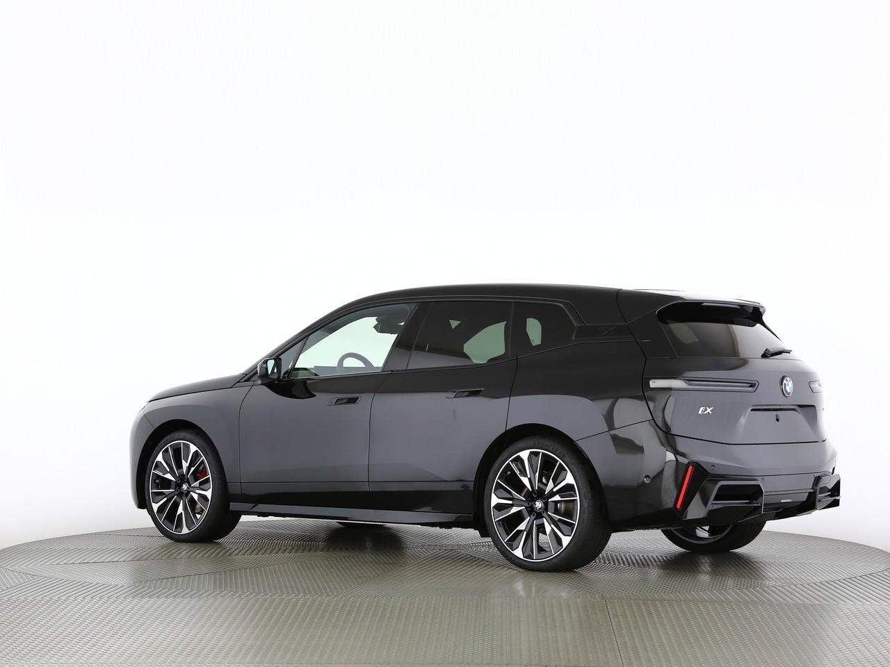 BMW iX xDrive60-image-7