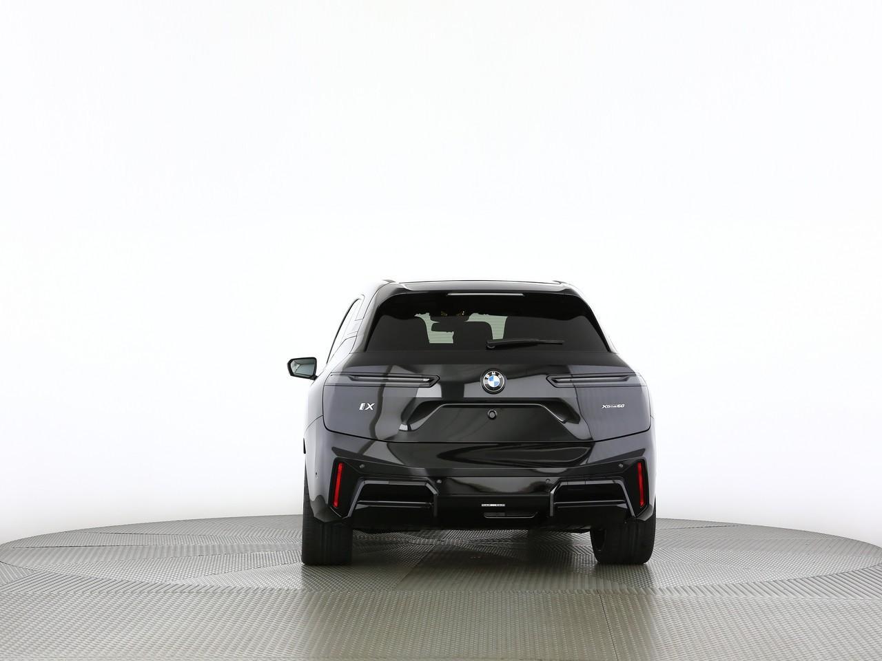 BMW iX xDrive60-image-9