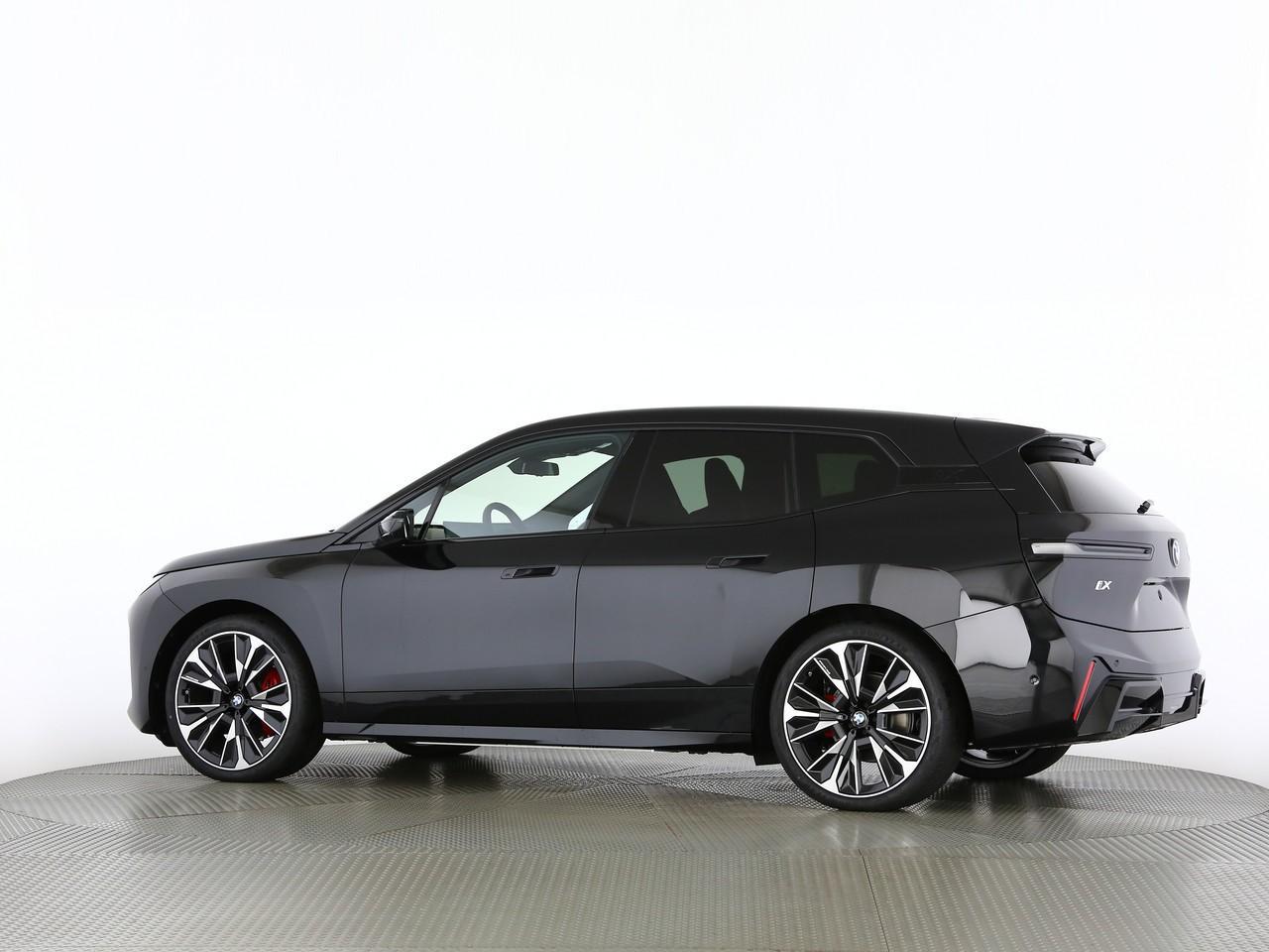 BMW iX xDrive60-image-6