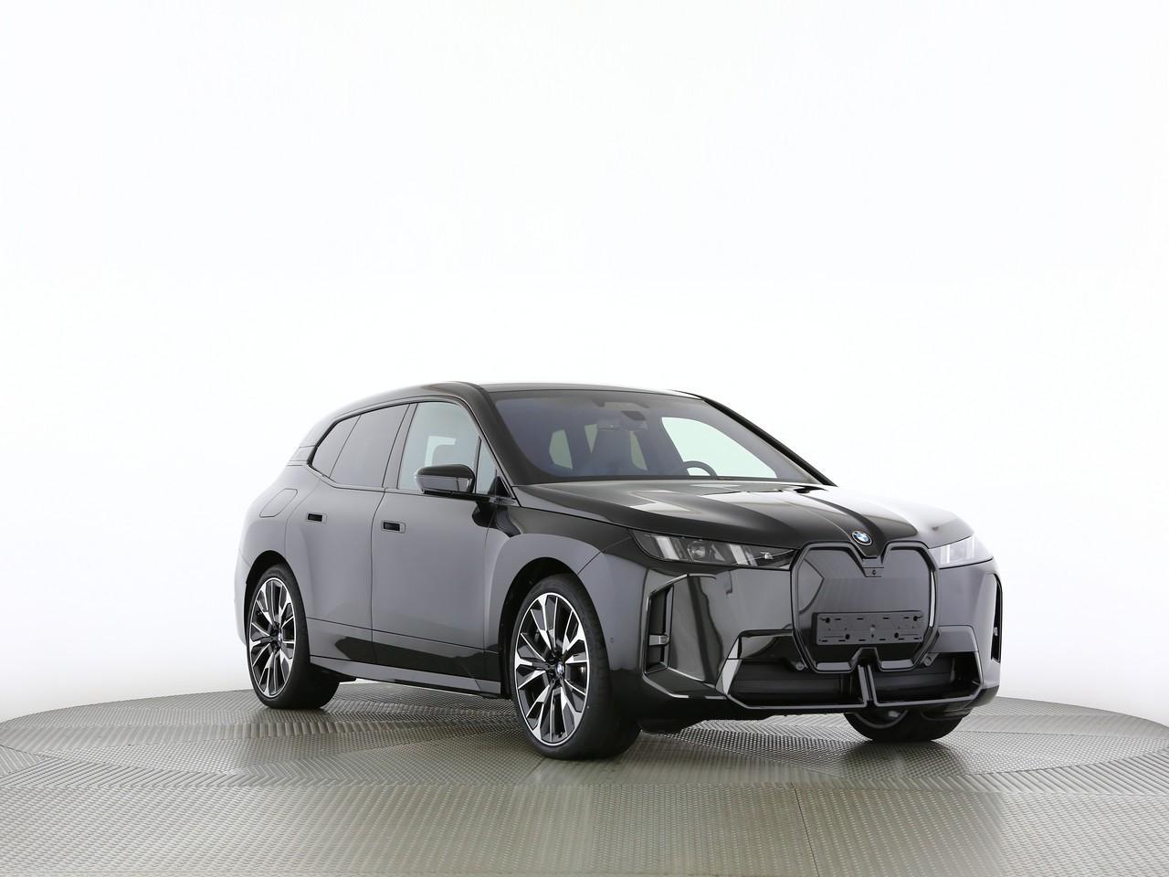 BMW iX xDrive60-image-18