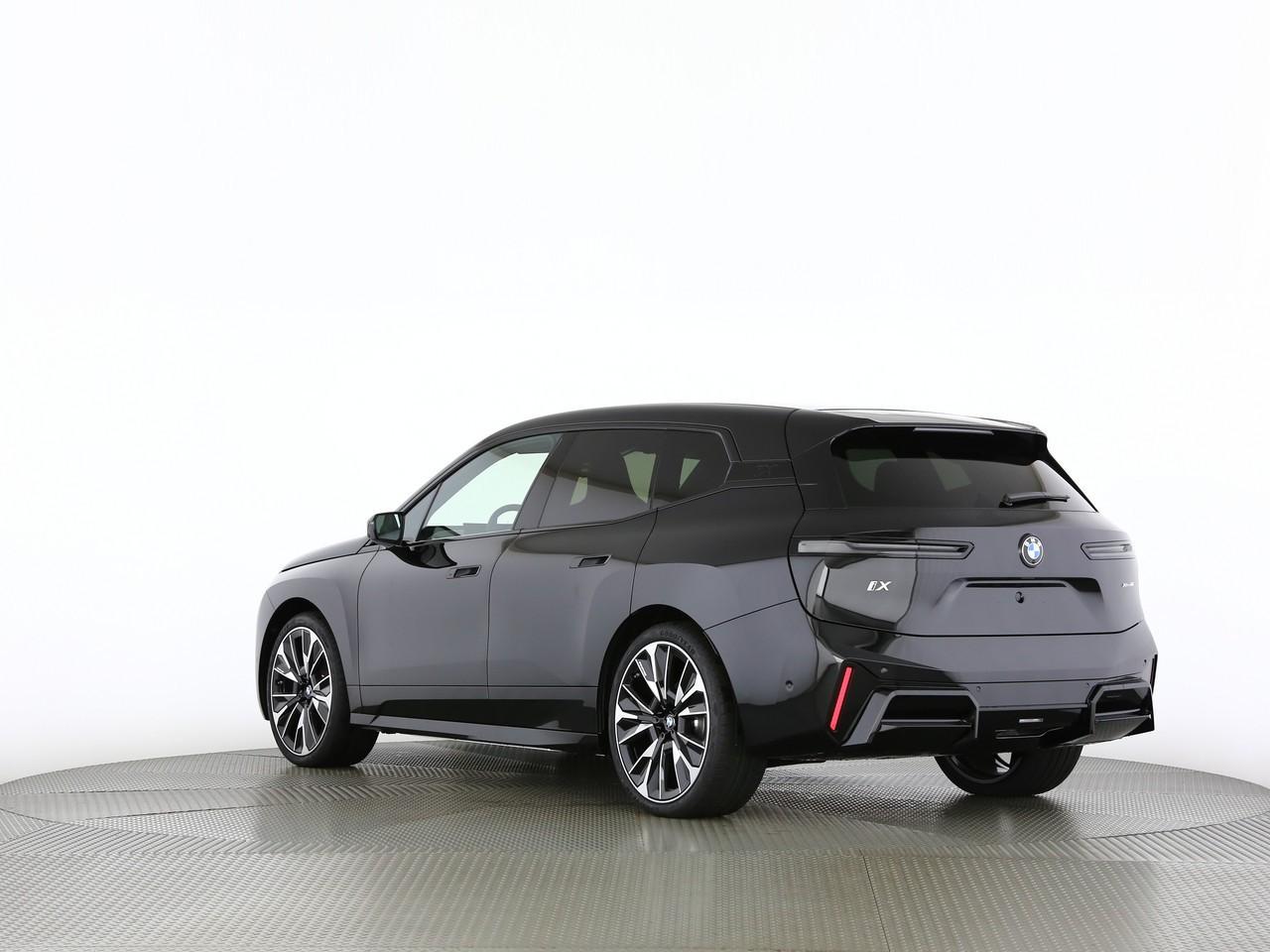 BMW iX xDrive60-image-8
