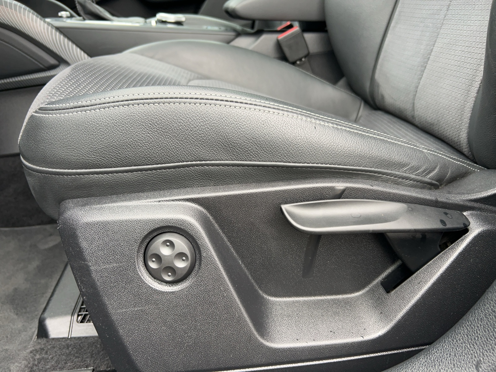 AUDI Q2 40 TFSI S line Attraction quattro S-tronic-image-19