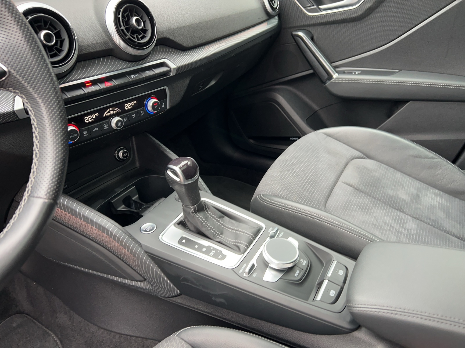 AUDI Q2 40 TFSI S line Attraction quattro S-tronic-image-14
