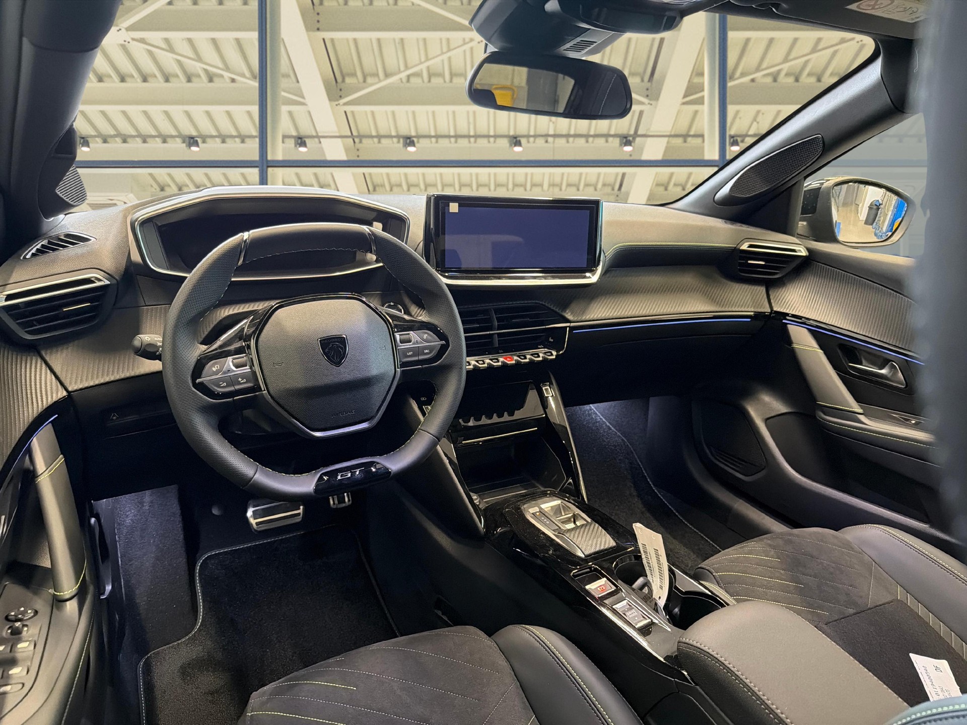 PEUGEOT 208 1.2 Hybrid 145 GT Exclusive-image-8