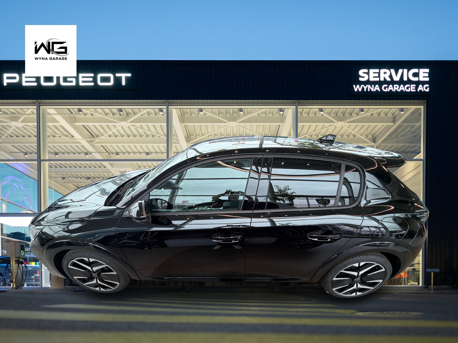 PEUGEOT 208 1.2 Hybrid 145 GT Exclusive-image-1