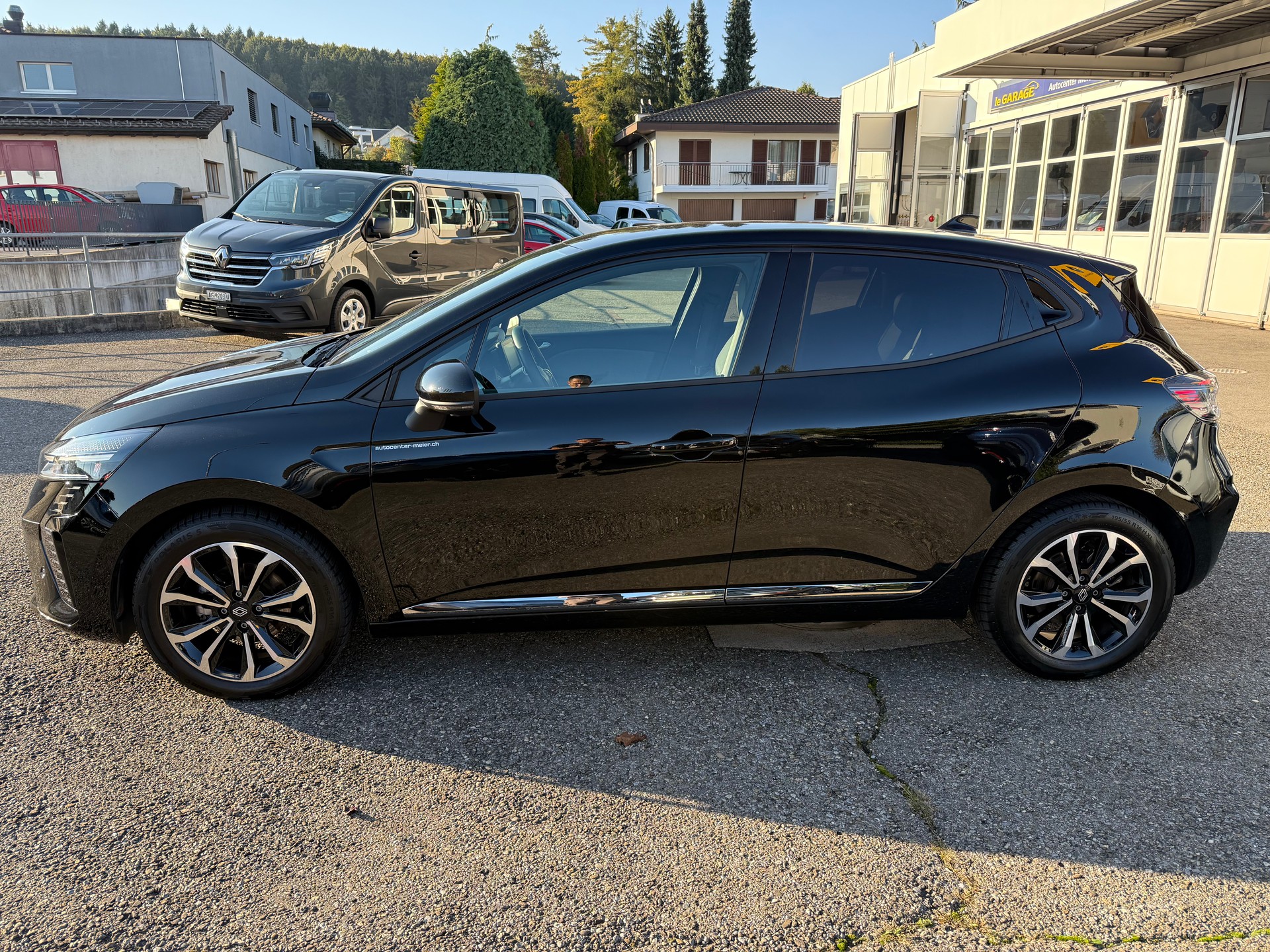 RENAULT Clio 1.0 Techno-image-2