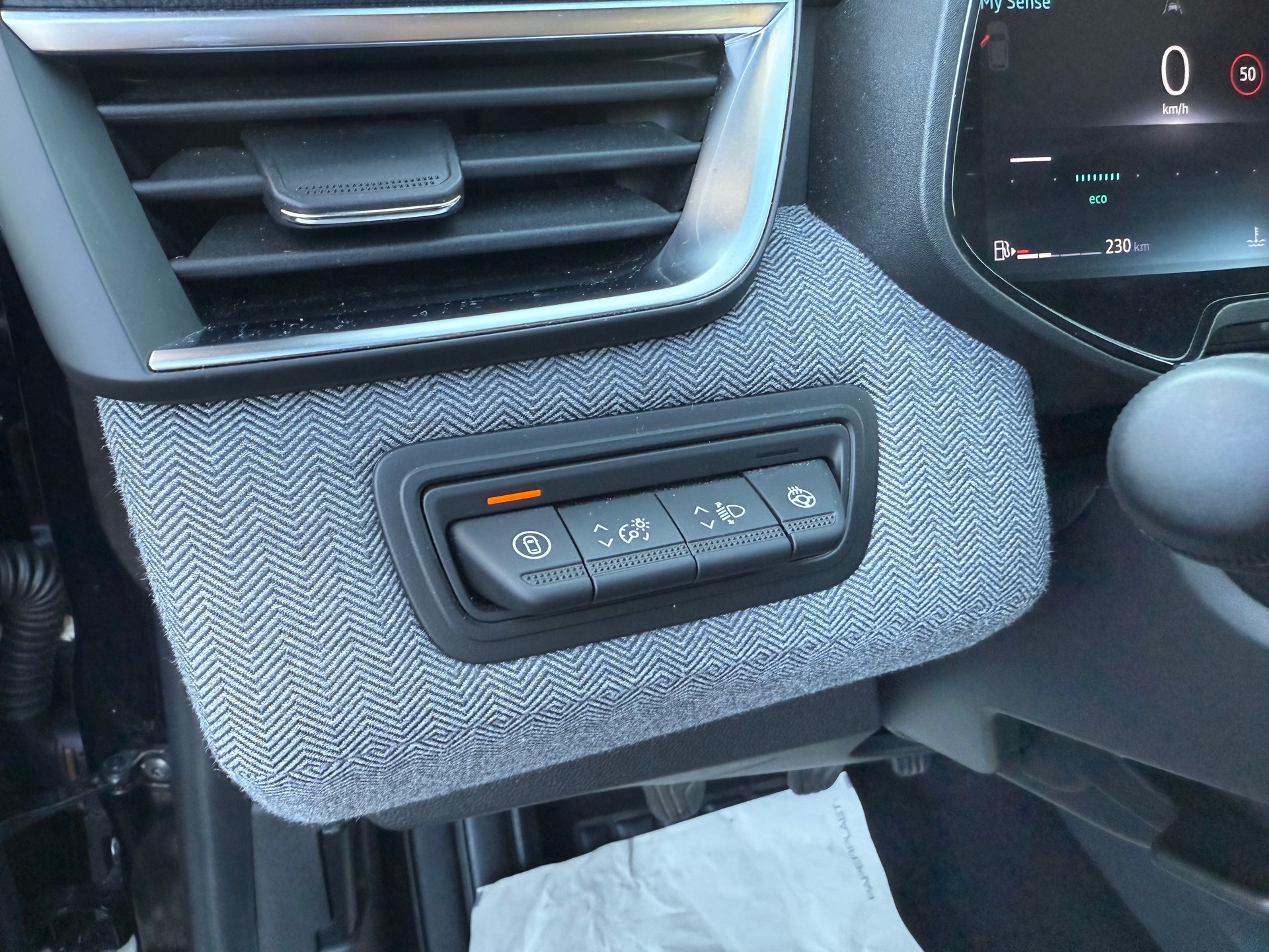 RENAULT Clio 1.0 Techno-image-14