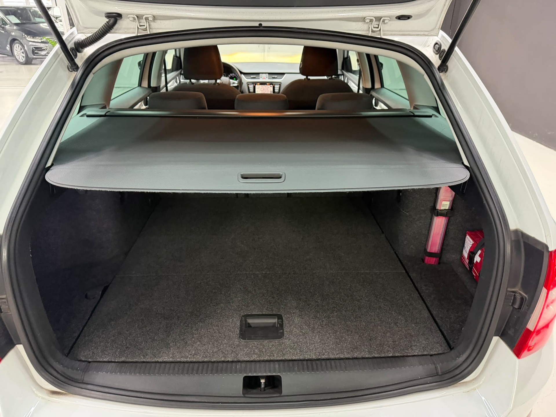 SKODA Octavia Combi 1.8 TSI Ambition 4x4 DSG-image-9