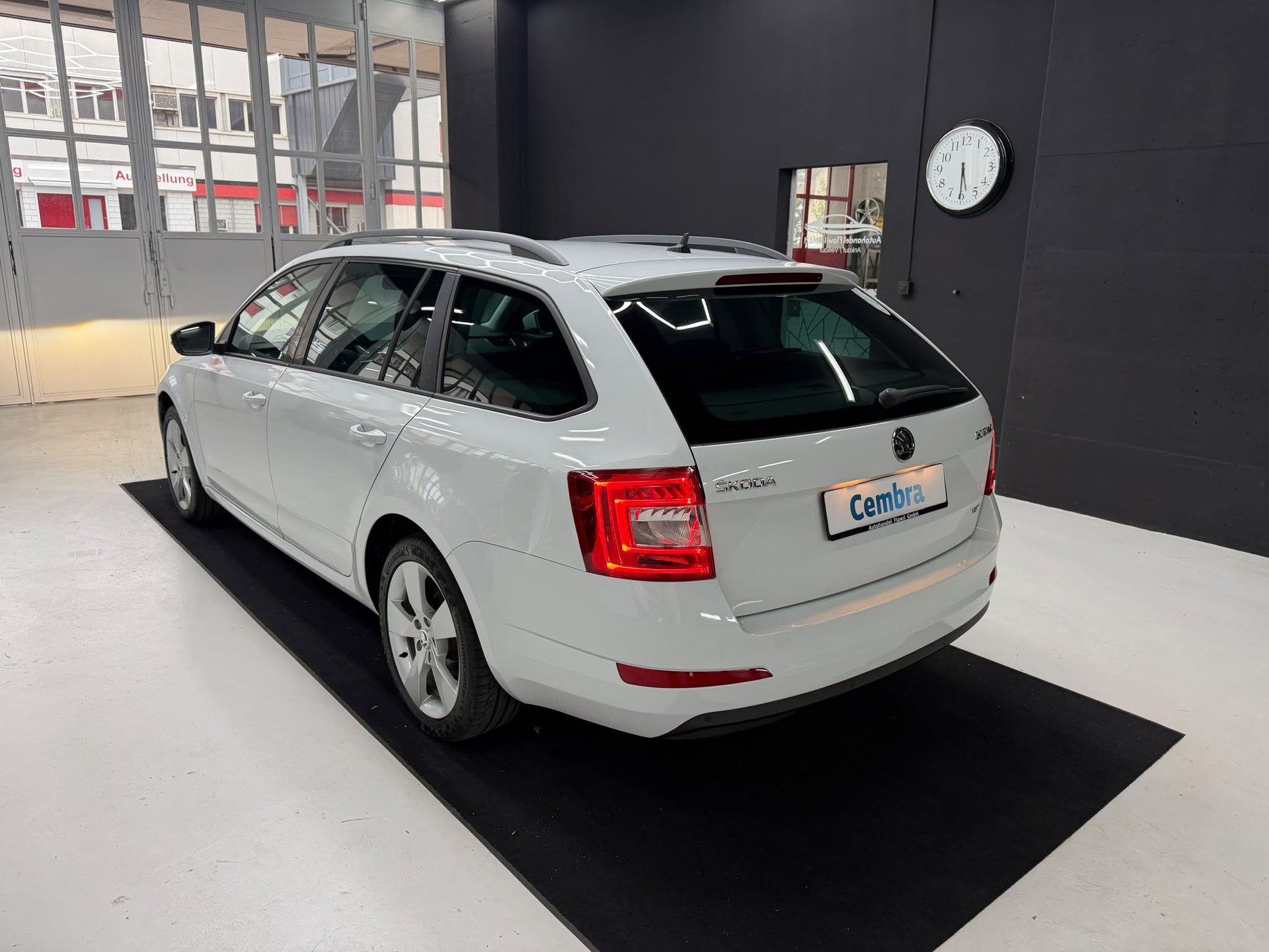 SKODA Octavia Combi 1.8 TSI Ambition 4x4 DSG-image-11