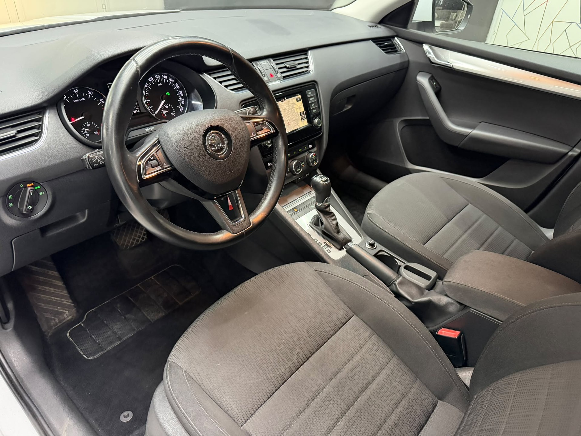 SKODA Octavia Combi 1.8 TSI Ambition 4x4 DSG-image-6