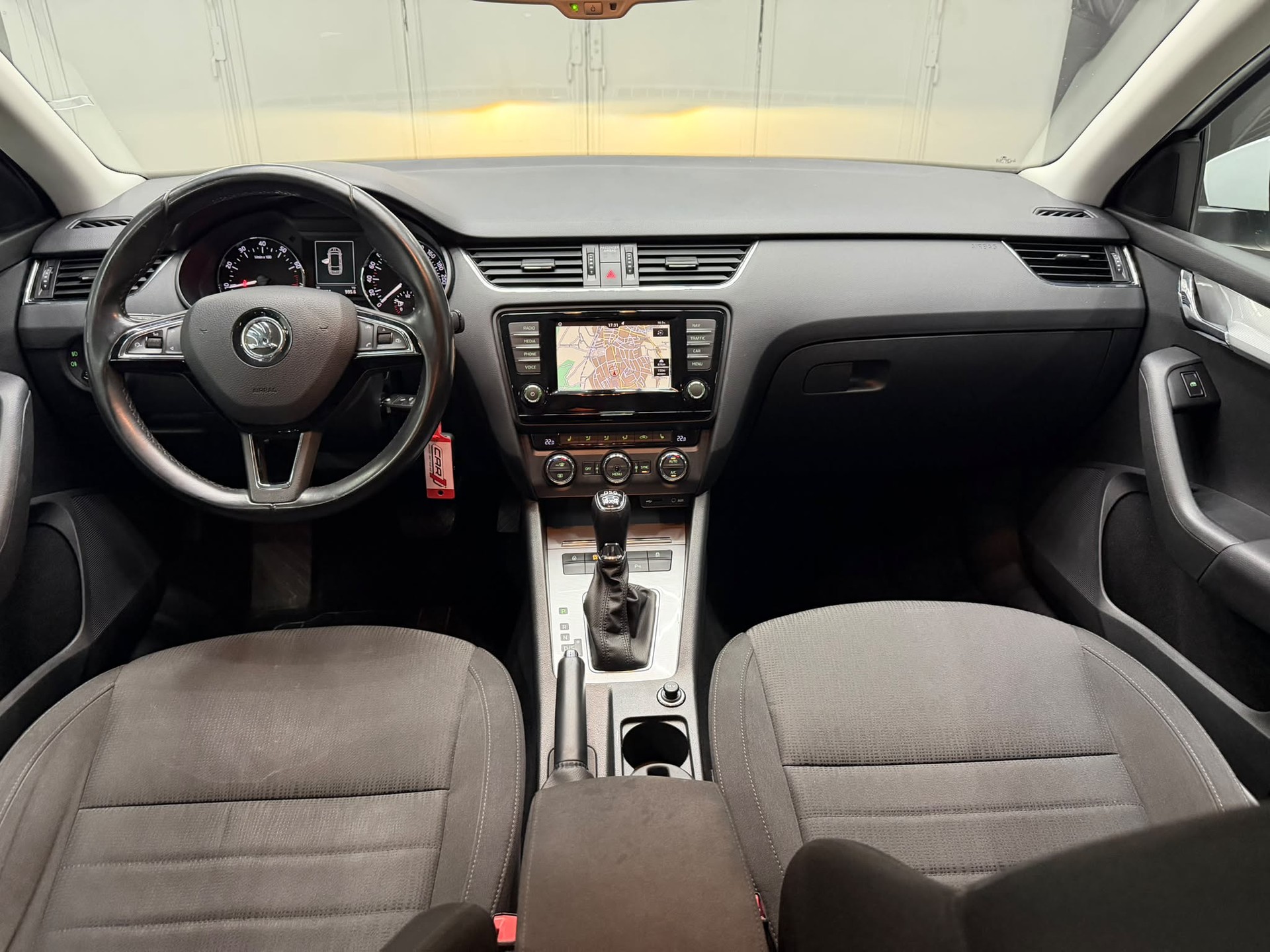 SKODA Octavia Combi 1.8 TSI Ambition 4x4 DSG-image-5