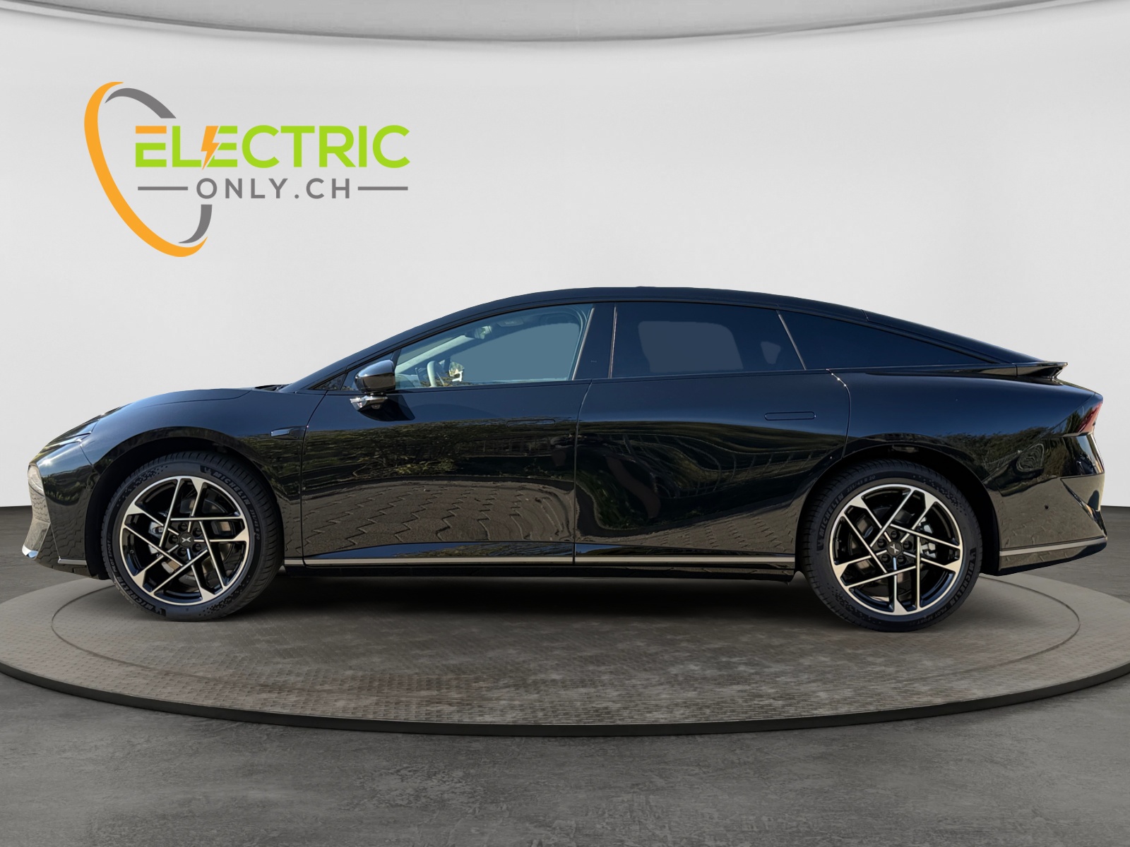 XPENG P7+ Long Range RWD 74.9kWh-image-1