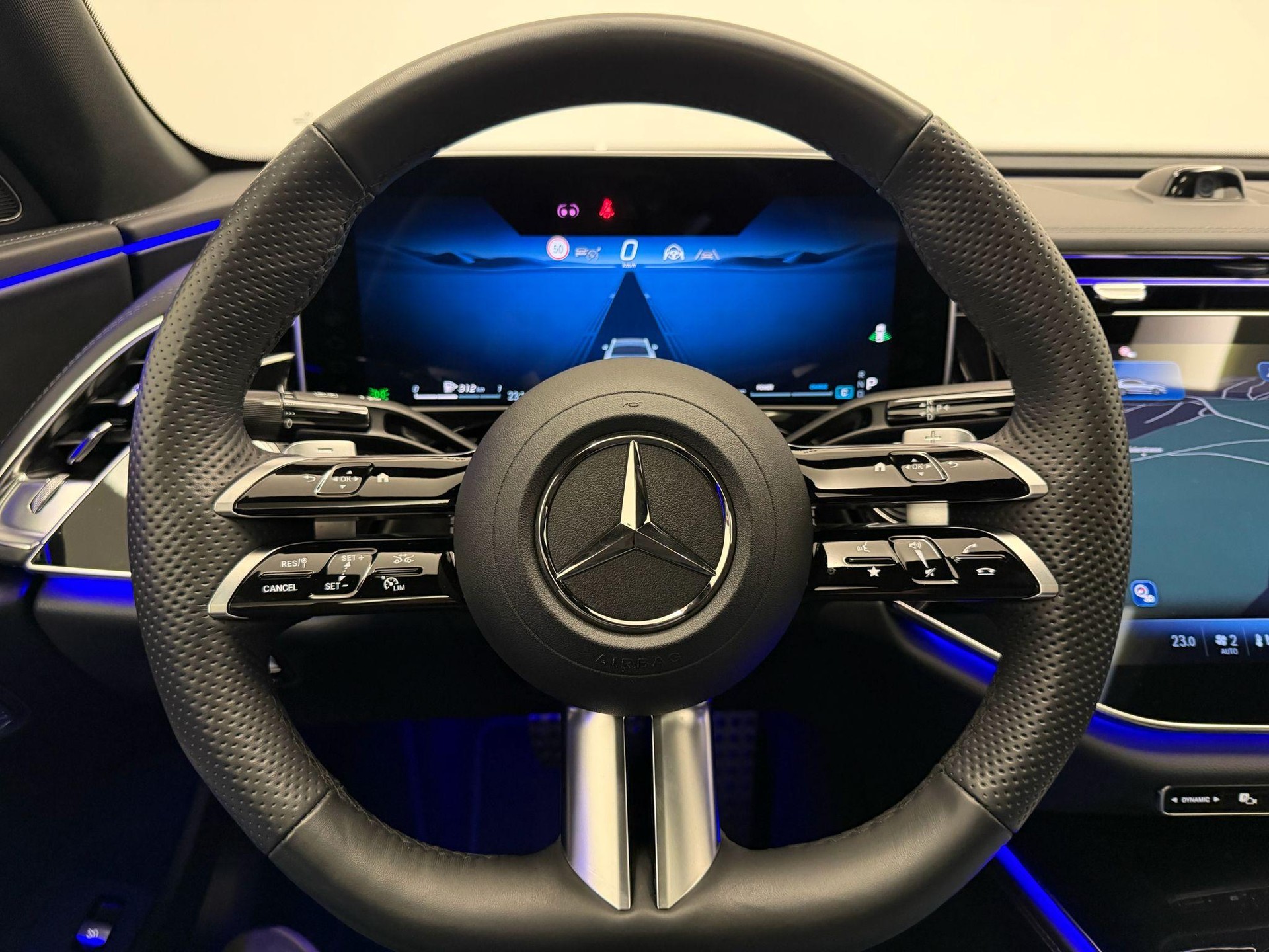 MERCEDES-BENZ E 450 d AMG Line 4matic-image-19