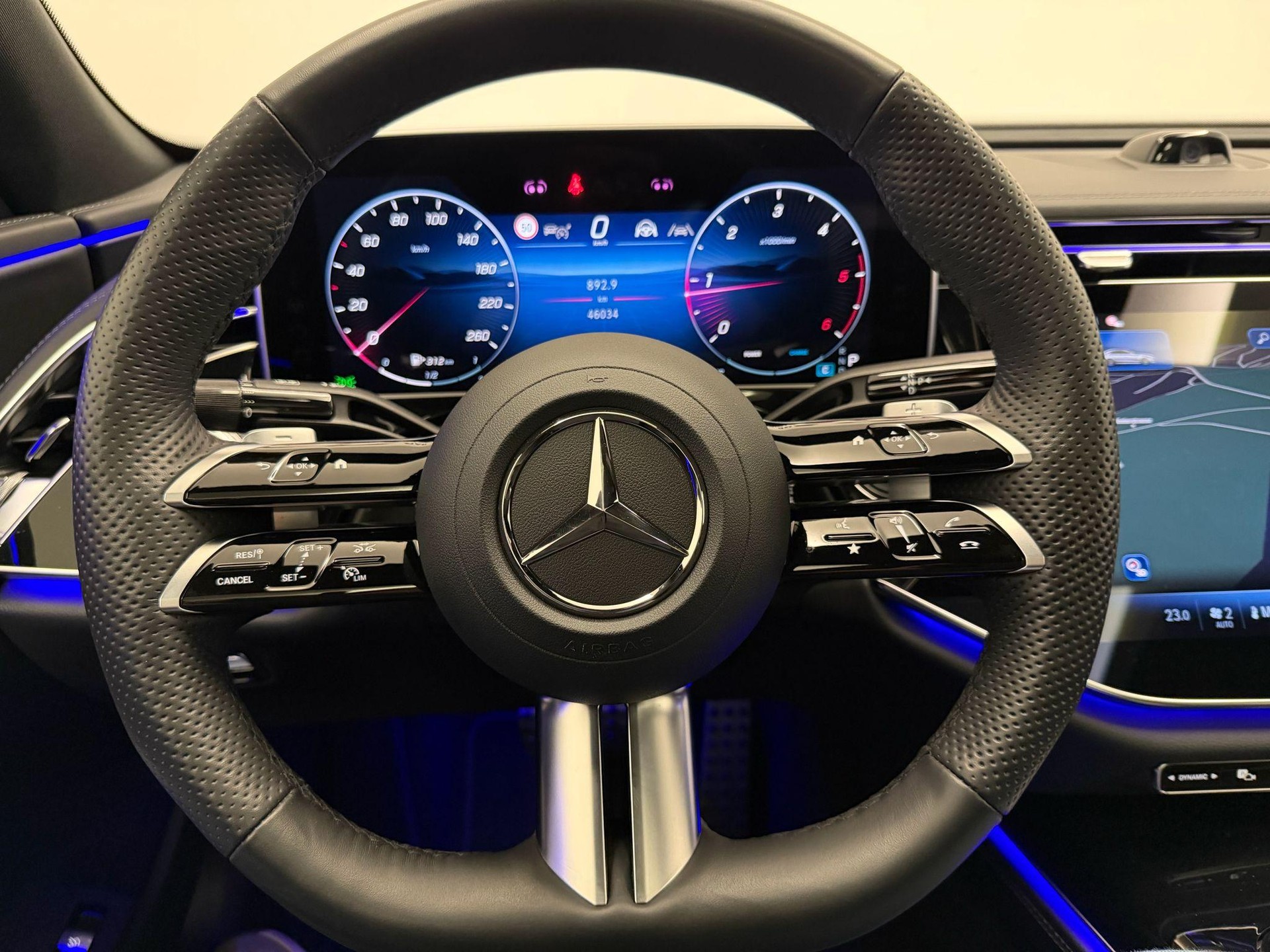 MERCEDES-BENZ E 450 d AMG Line 4matic-image-21