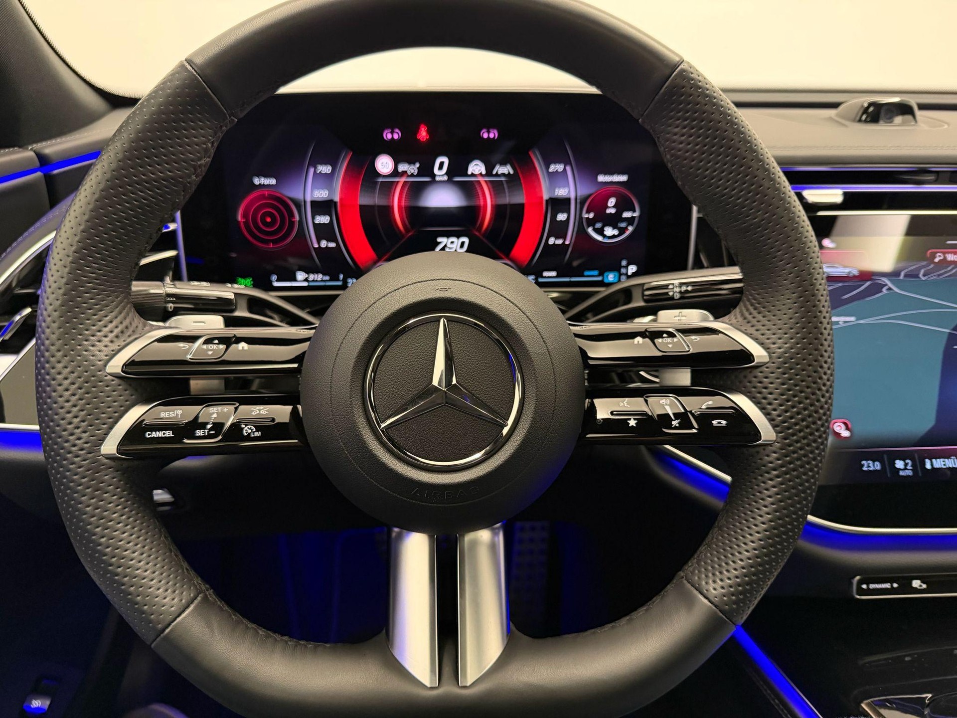 MERCEDES-BENZ E 450 d AMG Line 4matic-image-22
