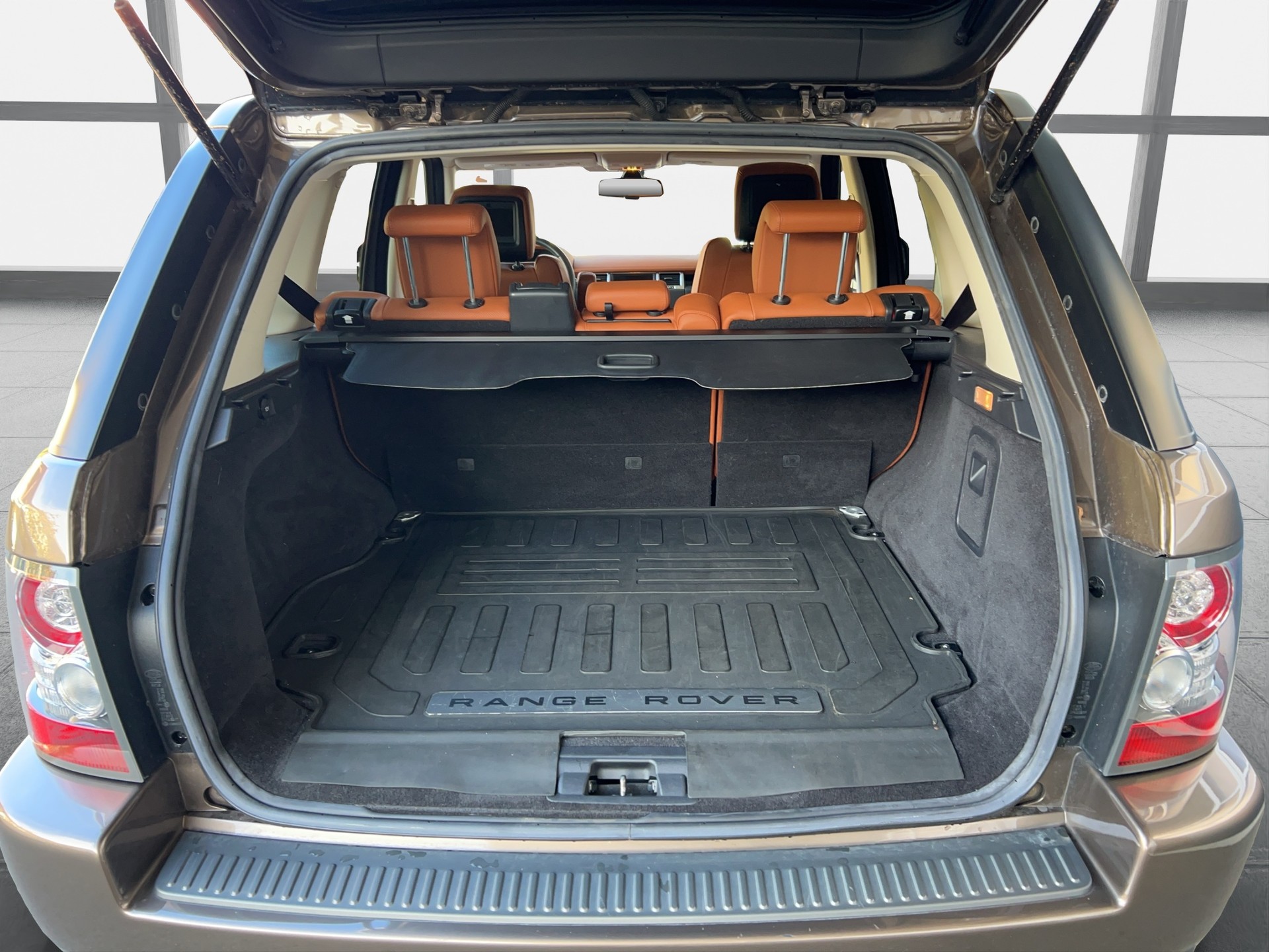 LAND ROVER Range Rover Sport 3.0 TDV6 HSE Automatic-image-10