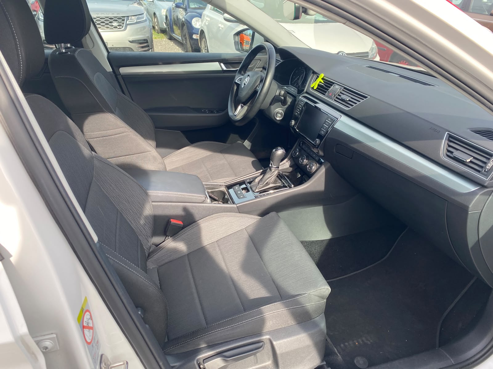 SKODA Superb Combi 1.8 TSI Ambition DSG-image-8