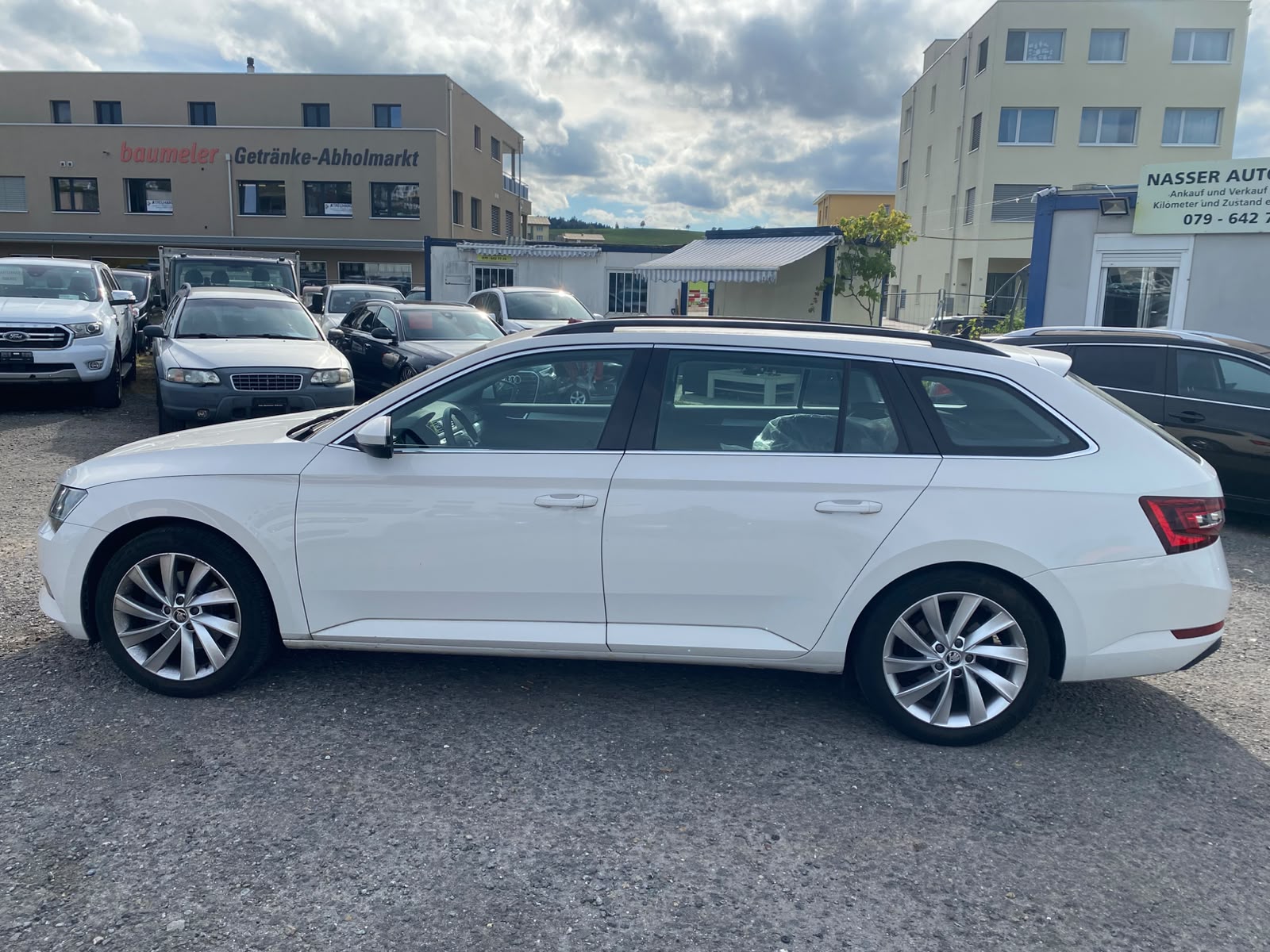 SKODA Superb Combi 1.8 TSI Ambition DSG-image-4