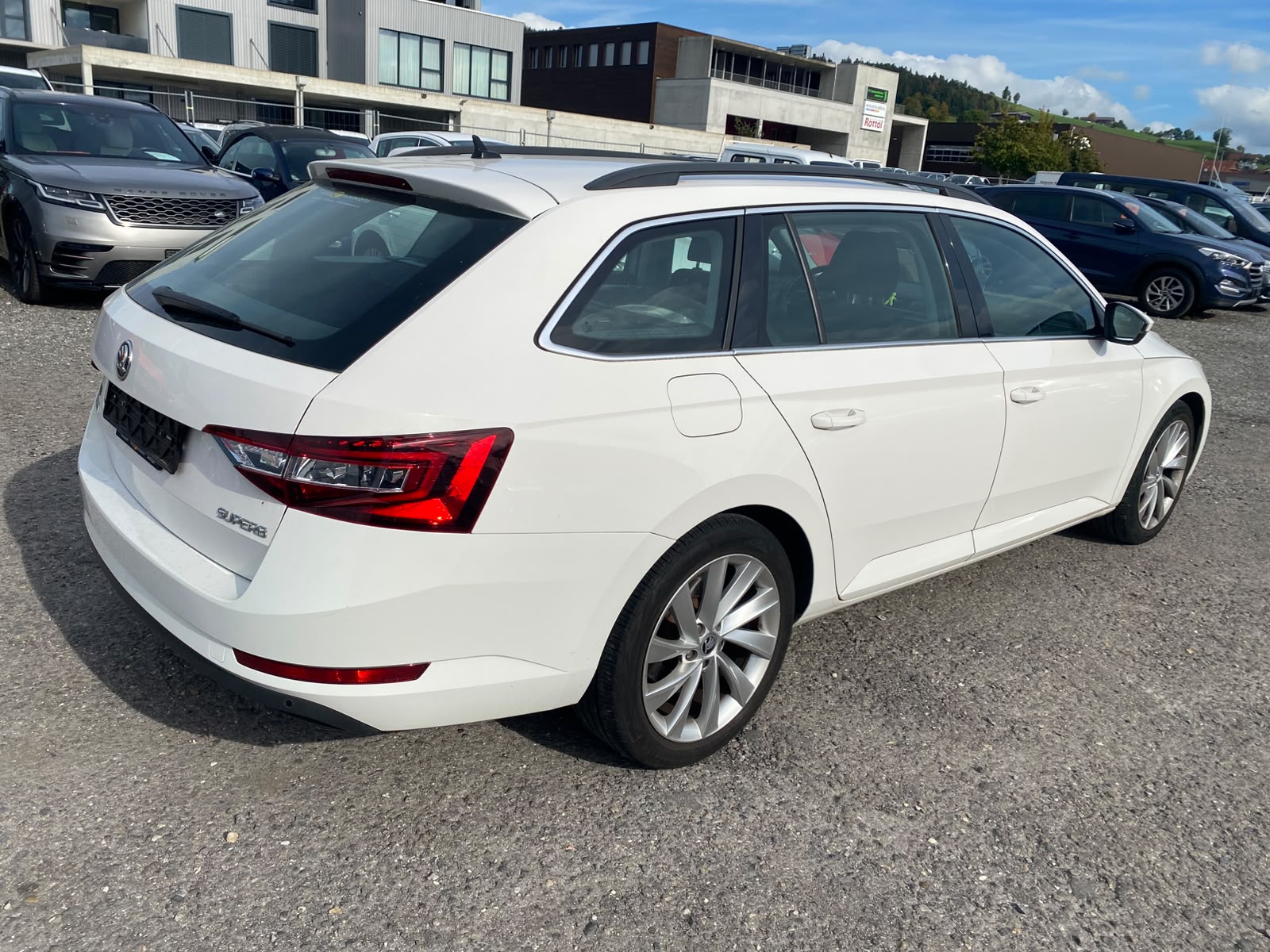 SKODA Superb Combi 1.8 TSI Ambition DSG-image-3