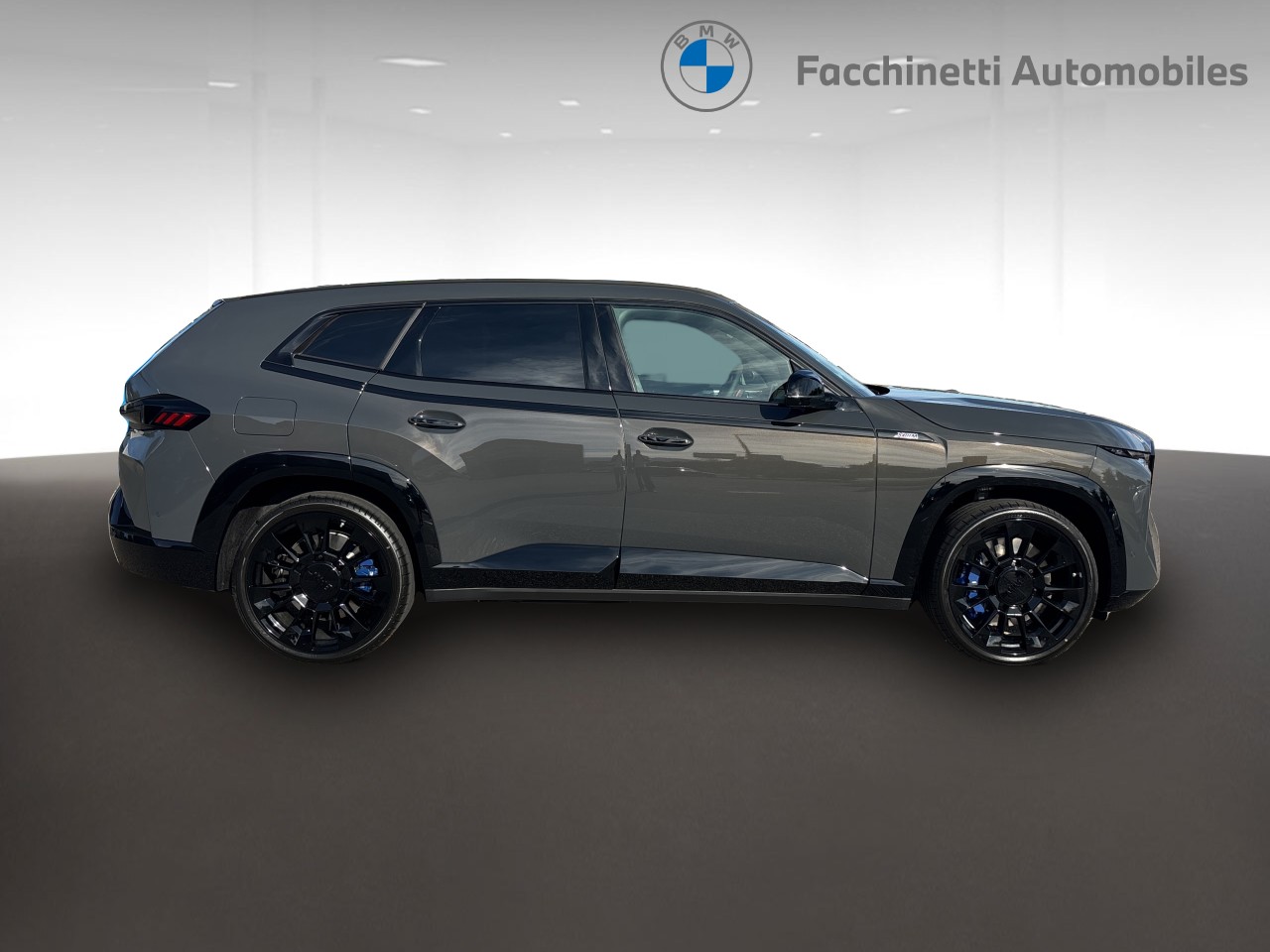 BMW XM xDrive 50e PHEV Steptronic-image-5