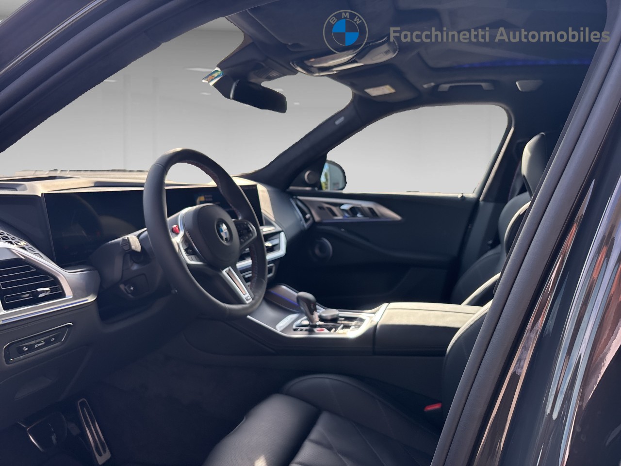 BMW XM xDrive 50e PHEV Steptronic-image-9