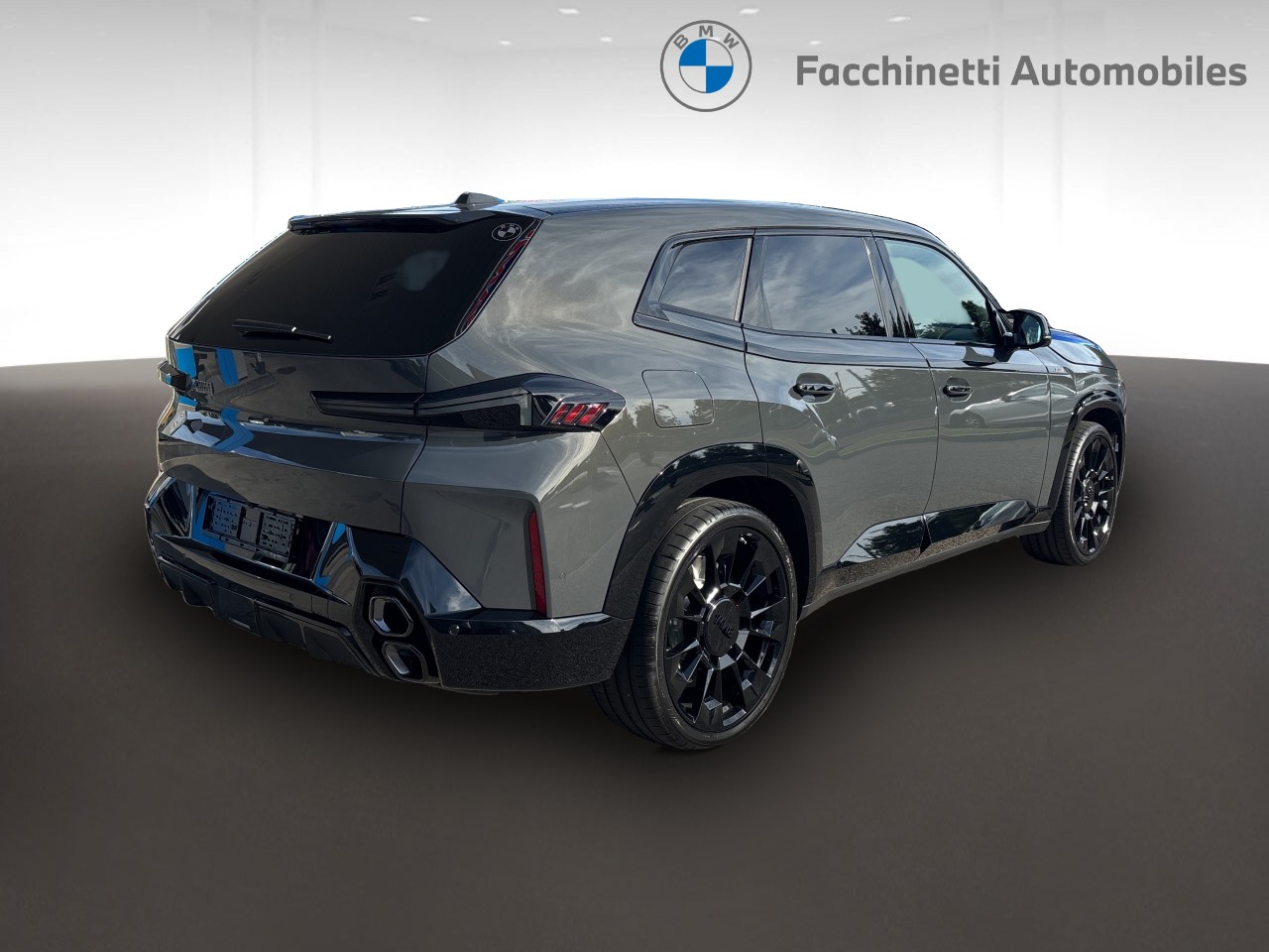 BMW XM xDrive 50e PHEV Steptronic-image-4
