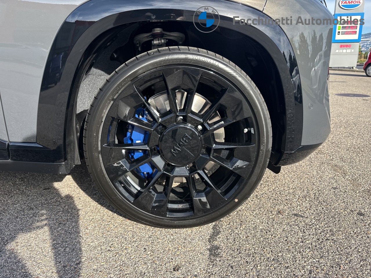 BMW XM xDrive 50e PHEV Steptronic-image-8