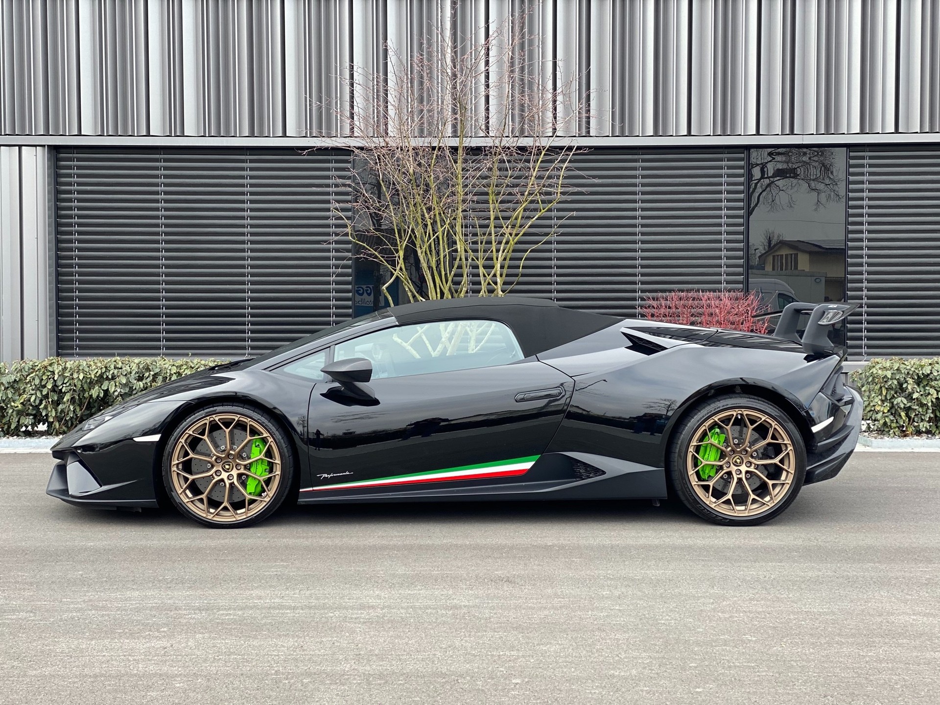 LAMBORGHINI Huracan LP640-4 Spyder Performante DCT-image-1