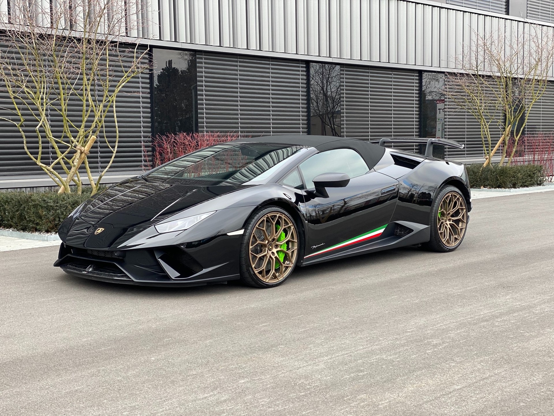 LAMBORGHINI Huracan LP640-4 Spyder Performante DCT-image-0