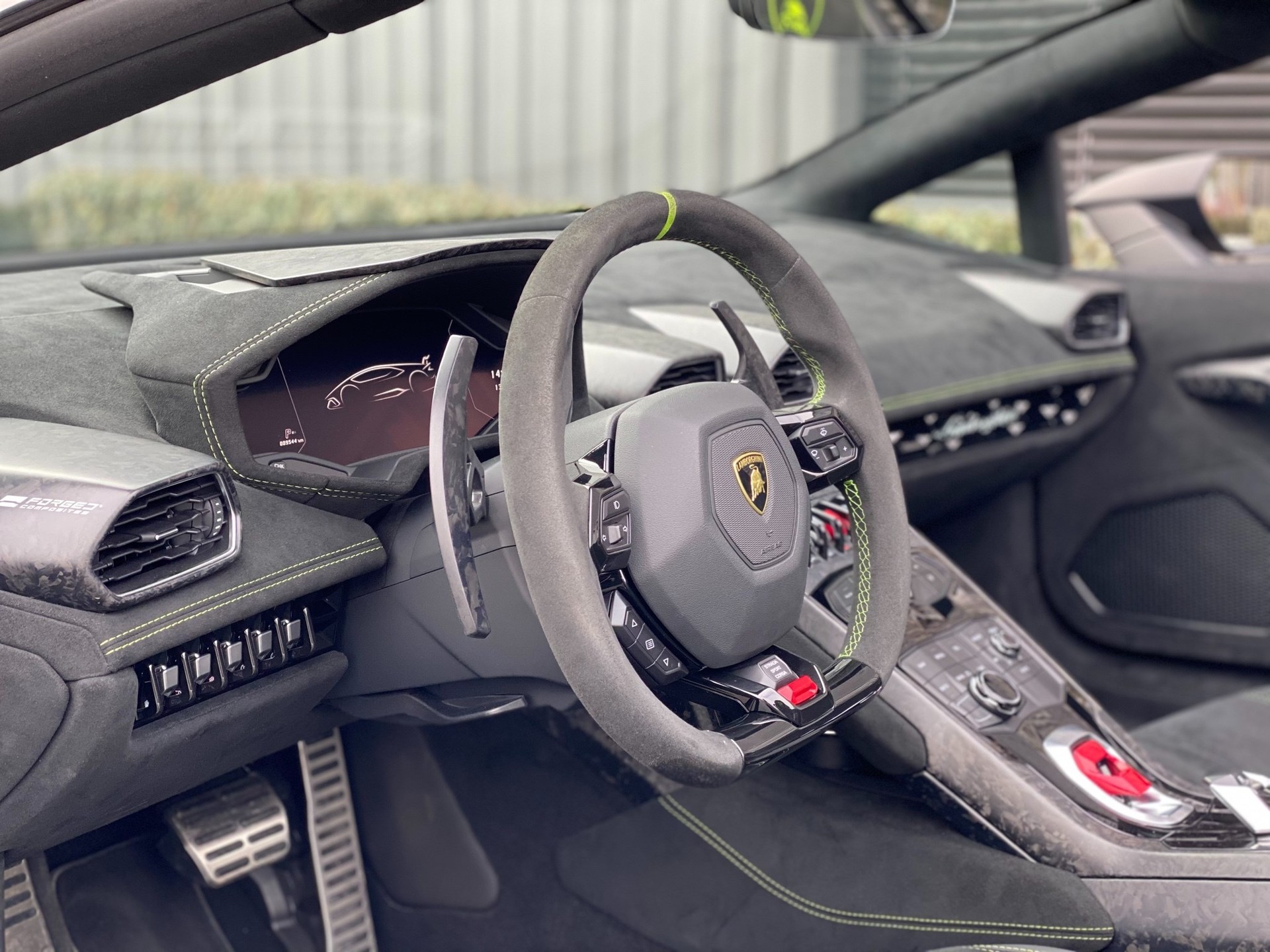 LAMBORGHINI Huracan LP640-4 Spyder Performante DCT-image-10