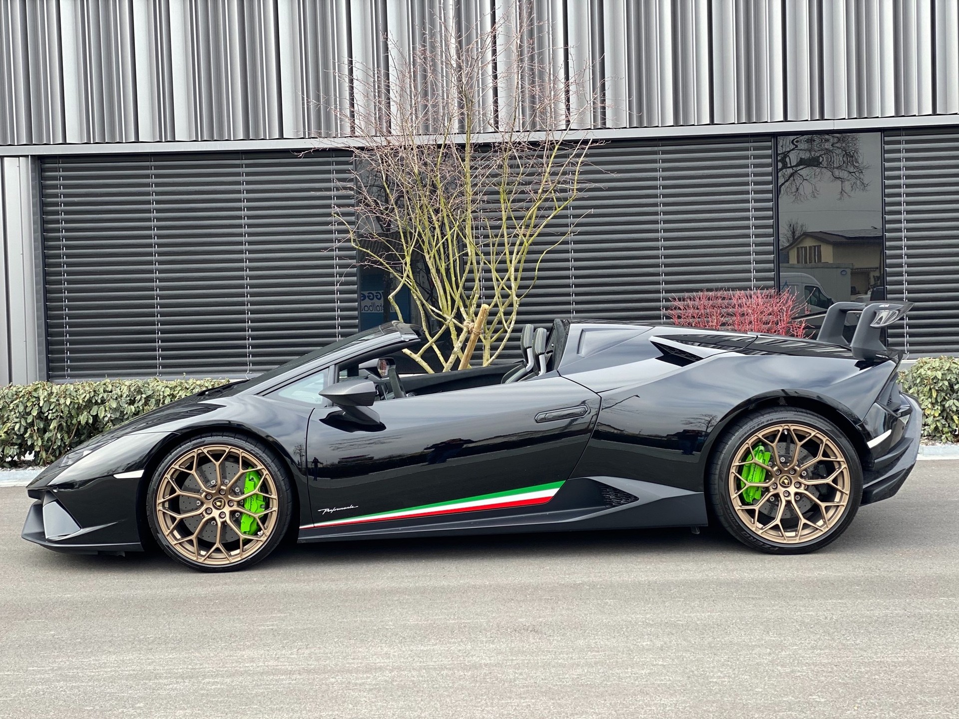 LAMBORGHINI Huracan LP640-4 Spyder Performante DCT-image-3