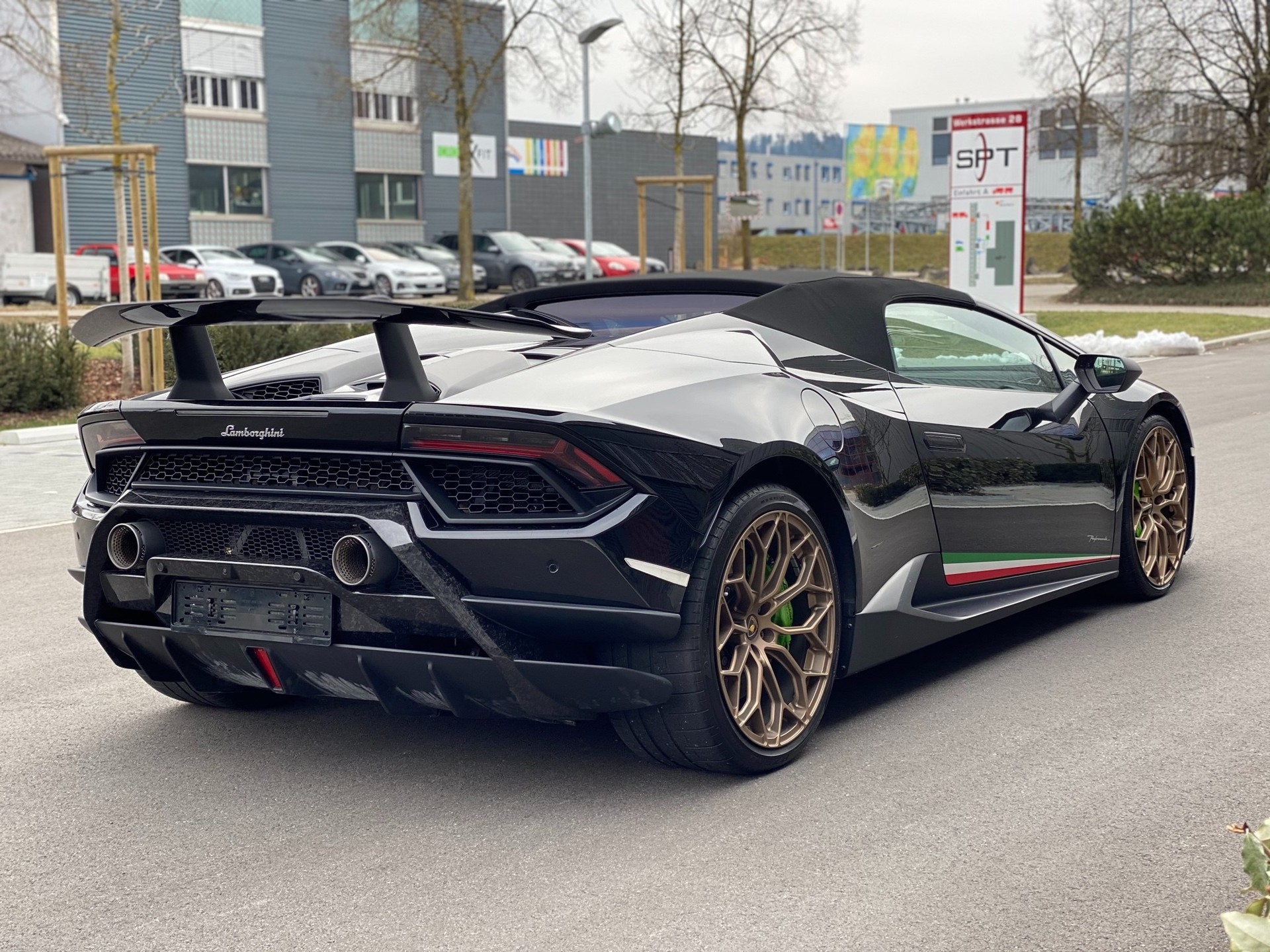 LAMBORGHINI Huracan LP640-4 Spyder Performante DCT-image-6