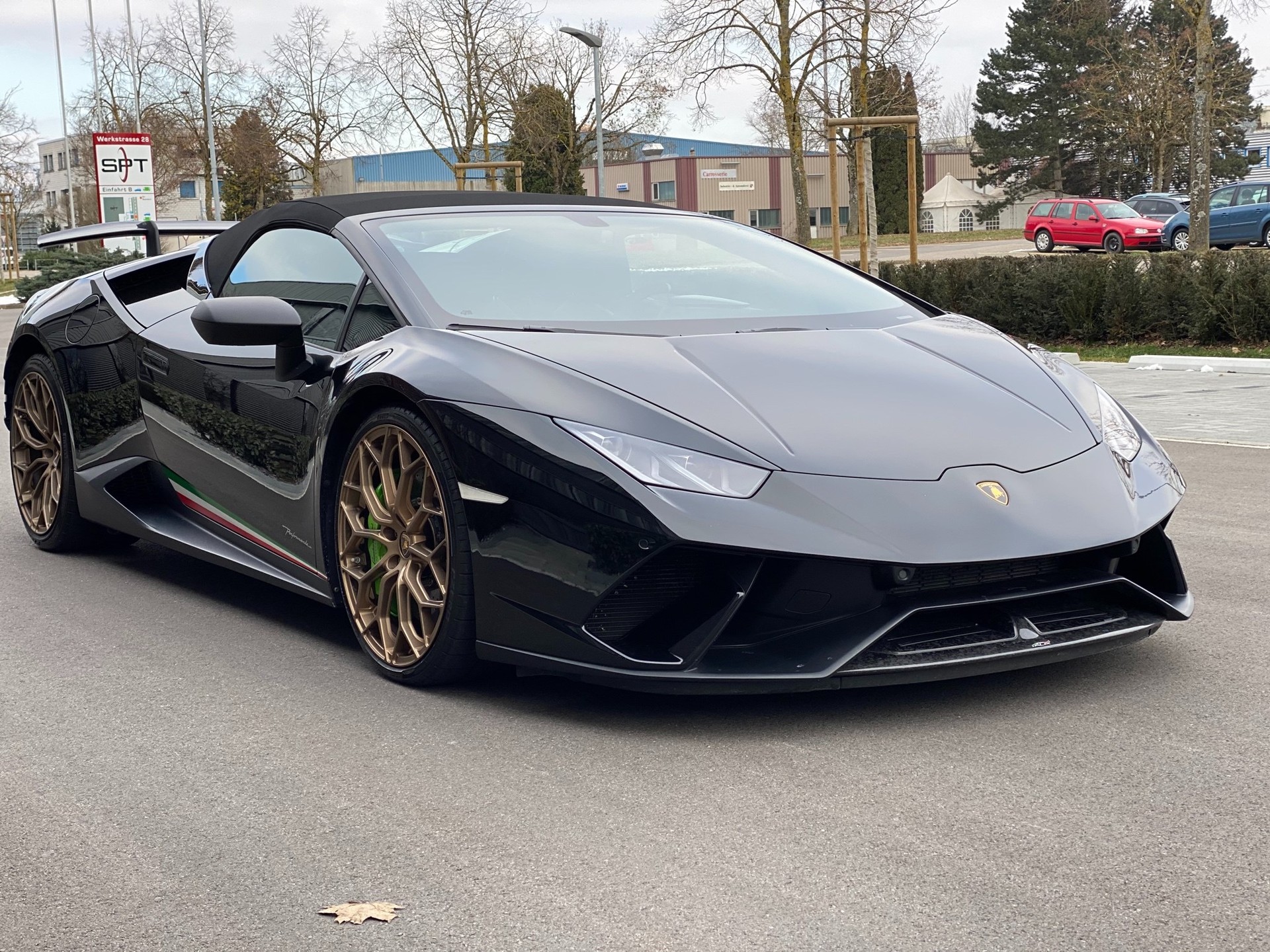 LAMBORGHINI Huracan LP640-4 Spyder Performante DCT-image-5