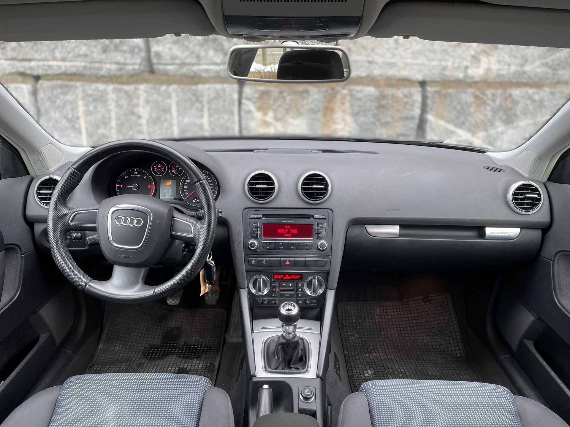 AUDI A3 Sportback 2.0 TDI Ambiente quattro-image-4