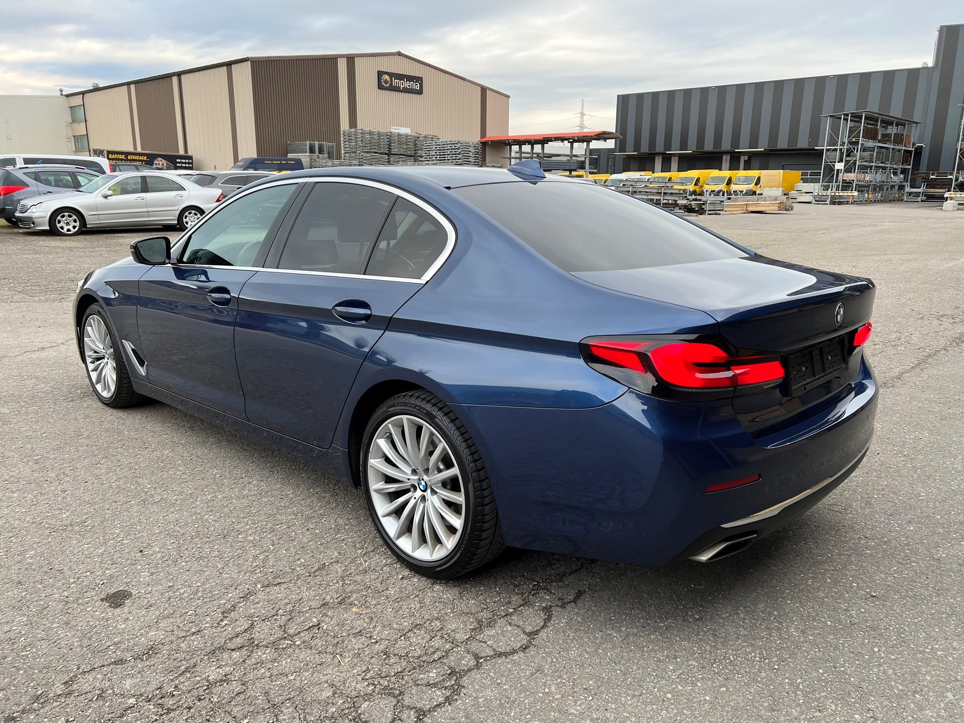 BMW 530d xDrive 48V Luxury Line Steptronic-image-3