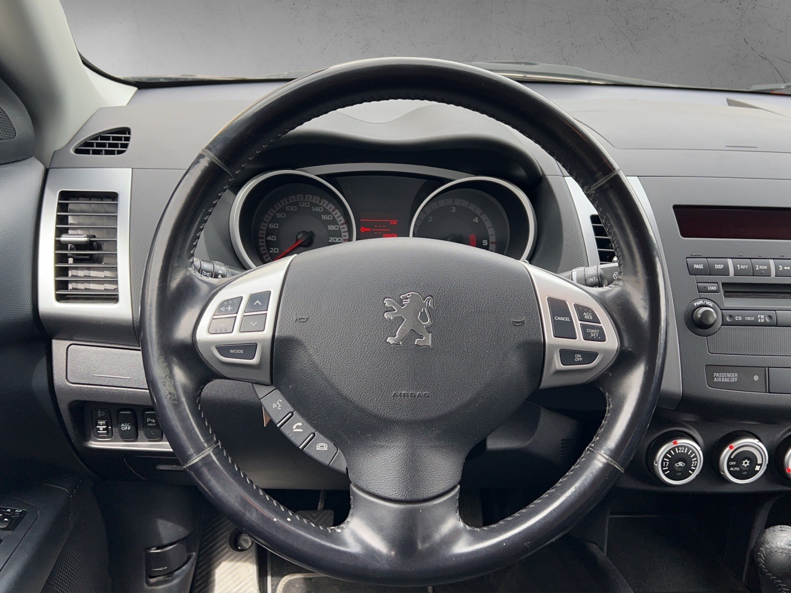 PEUGEOT 4007 2.2 HDi Confort-image-7