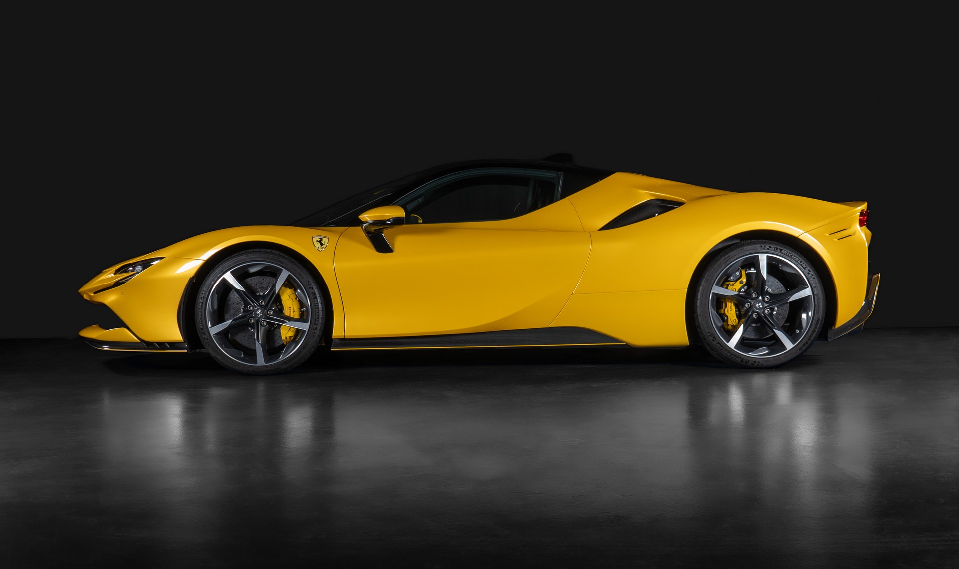 FERRARI SF90 Stradale-showroom-element-1