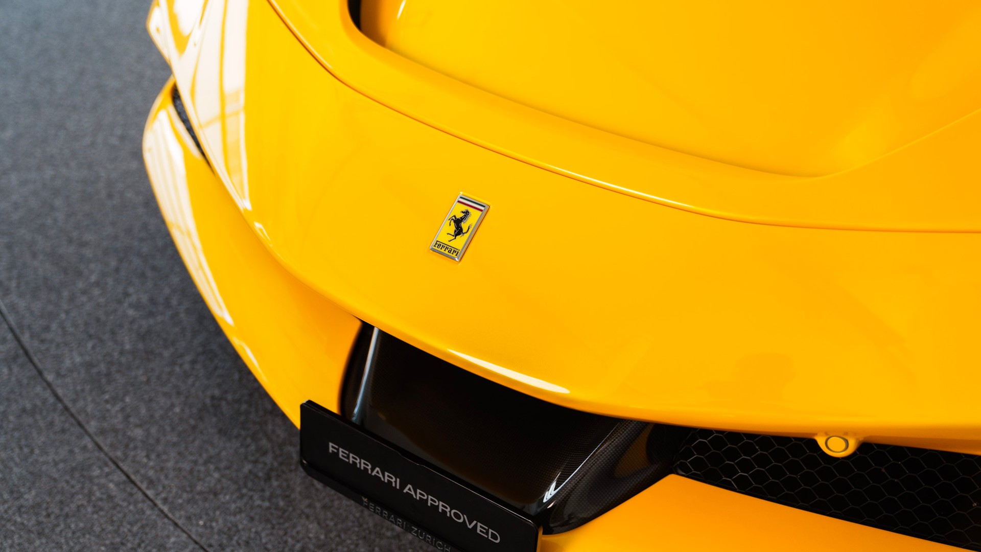 FERRARI SF90 Stradale-showroom-element-3