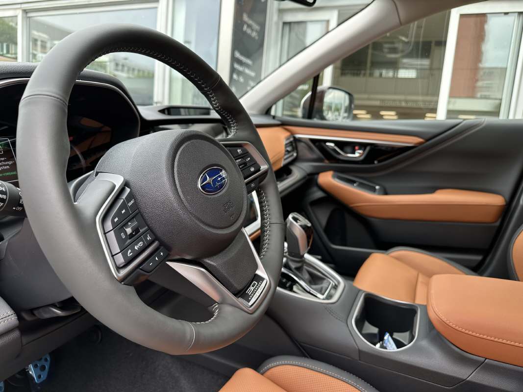 SUBARU Outback 2.5i Luxury 30th Anniversary Edition-image-7