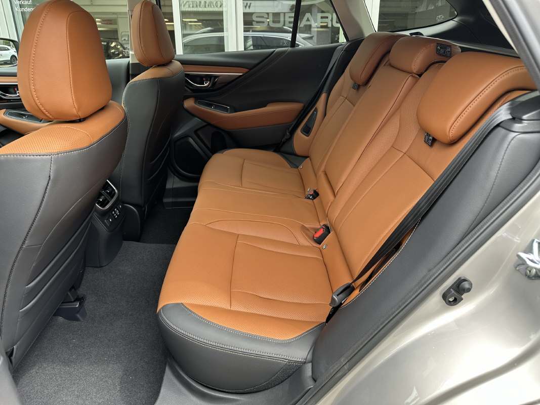 SUBARU Outback 2.5i Luxury 30th Anniversary Edition-image-8