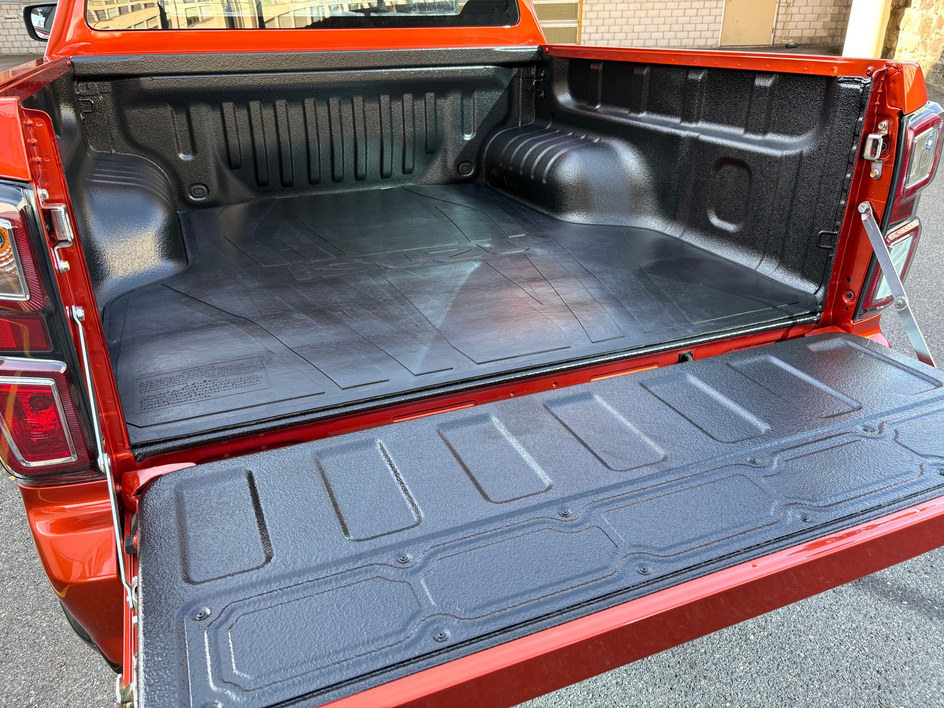ISUZU D-MAX 1.9 CrewCab N60FF 4x4 AT-image-9